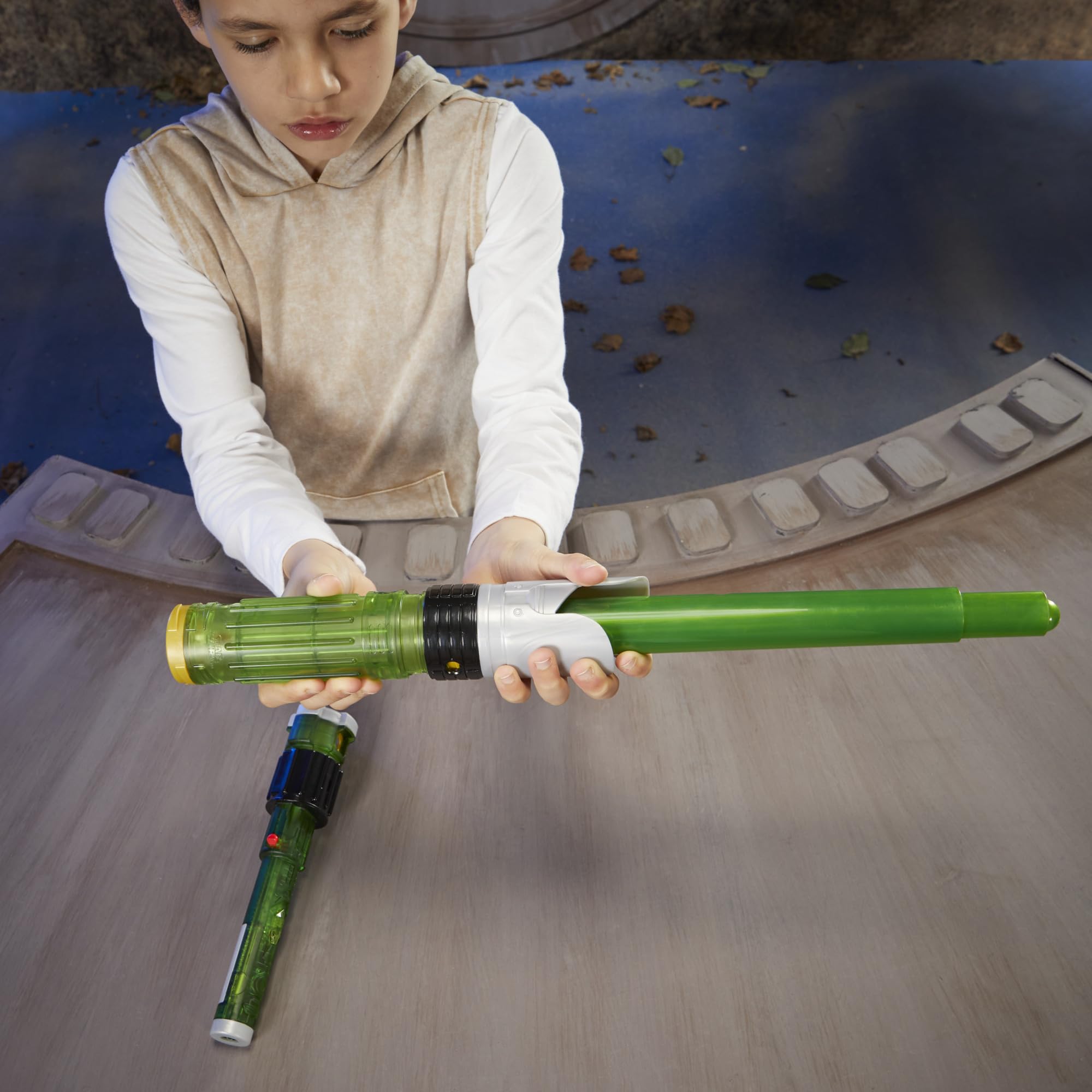 Cross compatibility supports mixing with other Lightsaber Forge sets