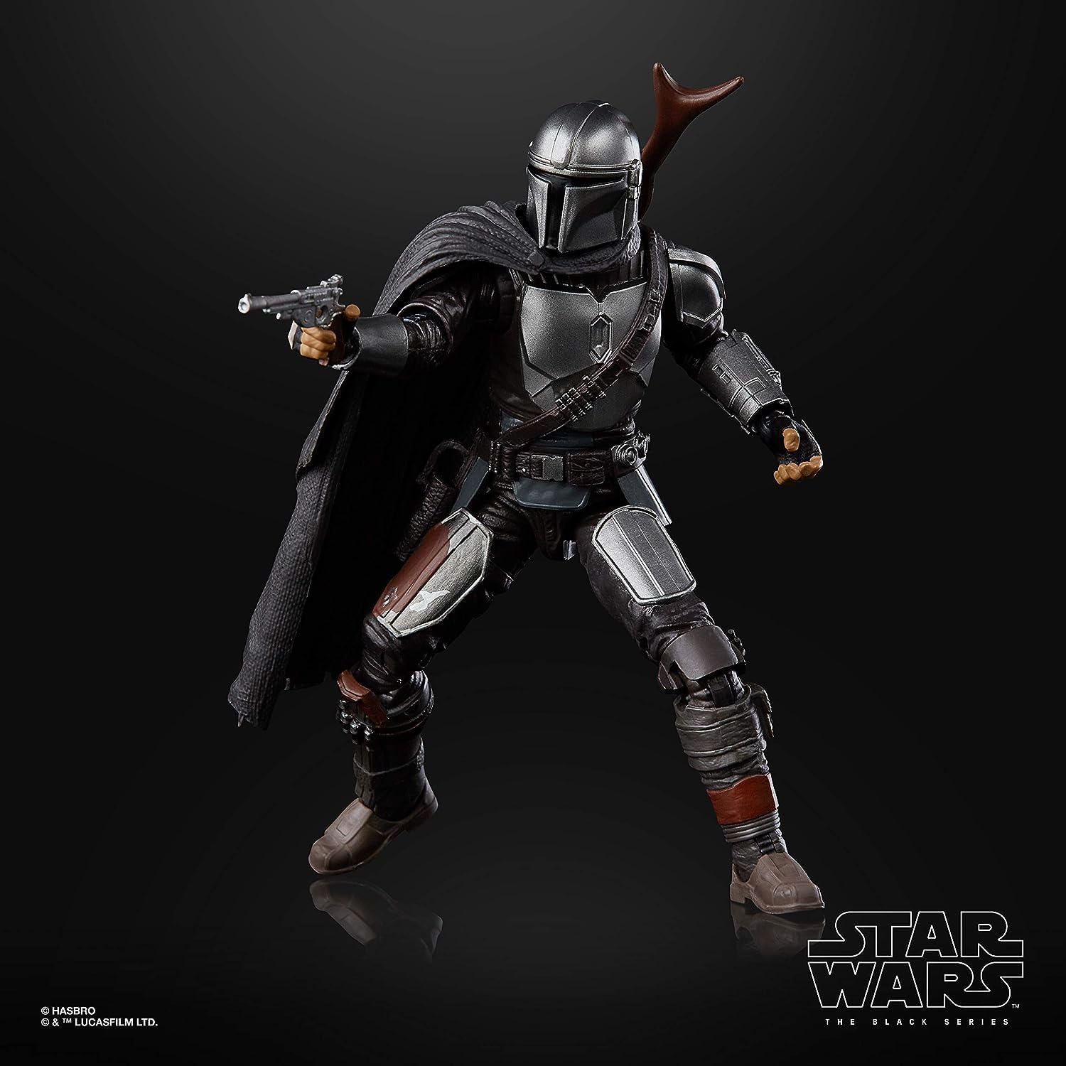STAR WARS Mandalorian Black Series includes three accessories for display