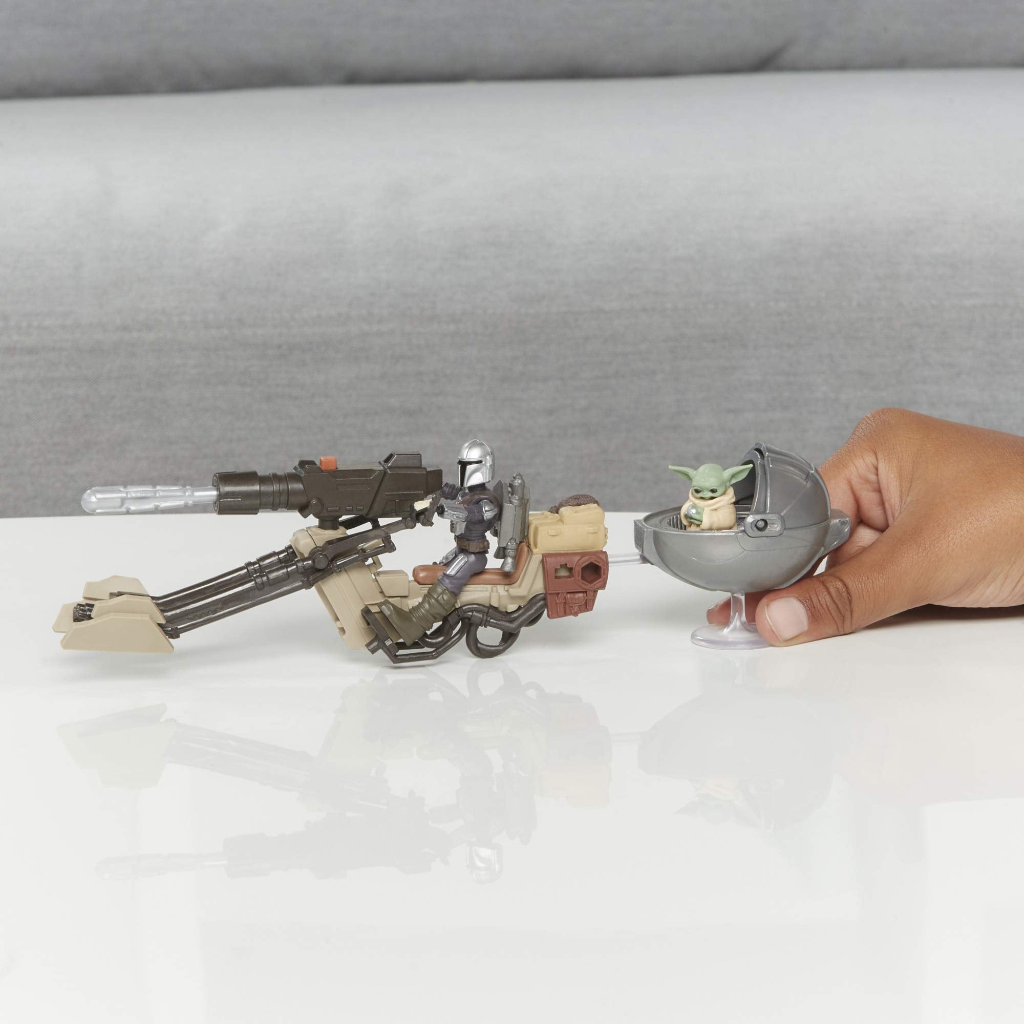 Star Wars Mission Fleet articulation details enable dynamic poses and authentic play.