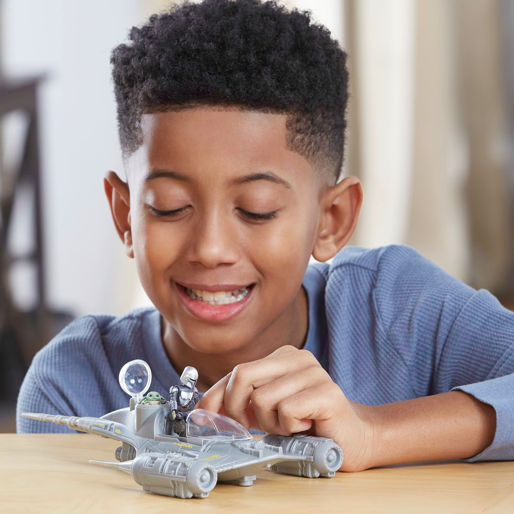 STAR WARS Mission Fleet gift-ready set appeals to young fans.