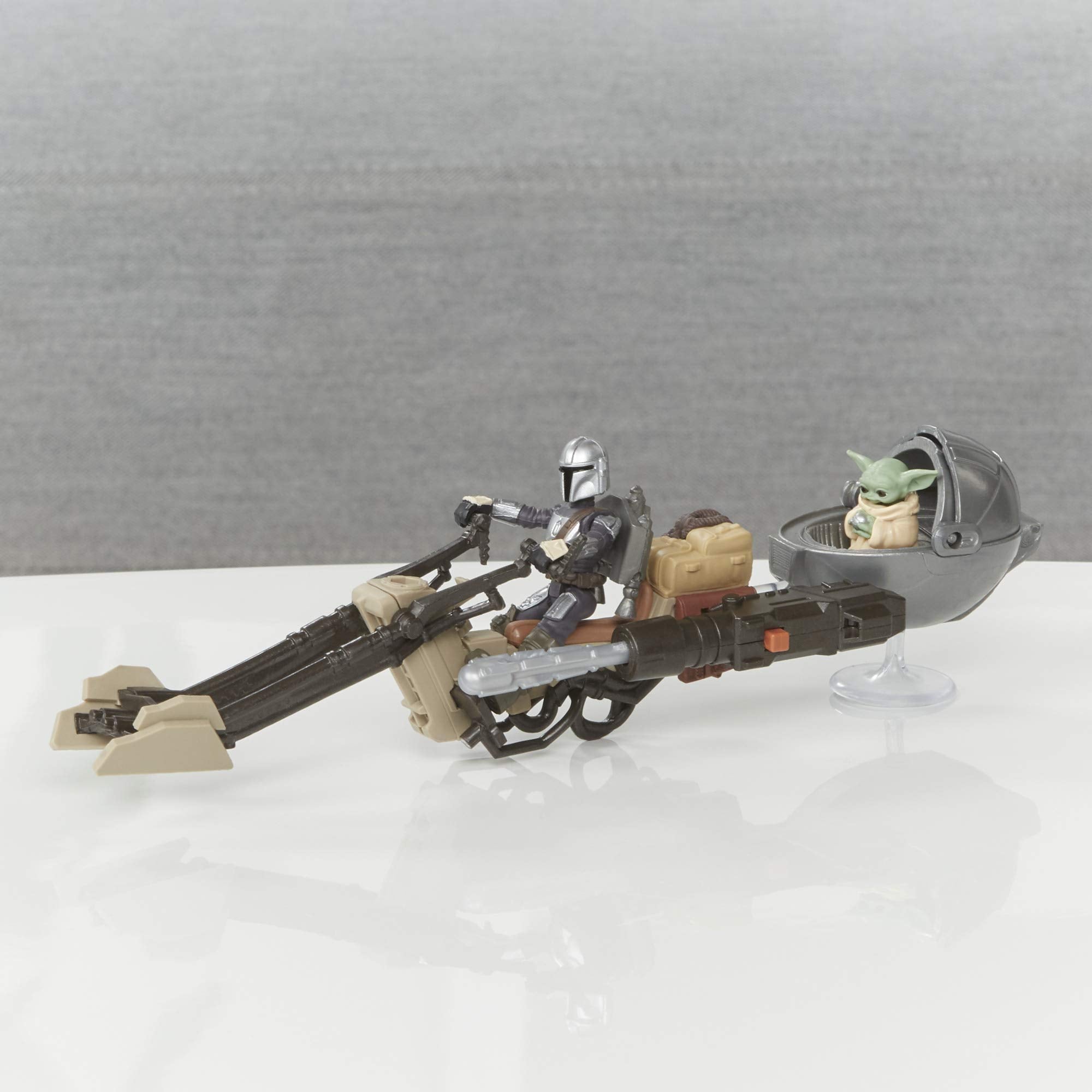 Star Wars Mission Fleet projectile launcher adds suspenseful launch moments during pretend battles.