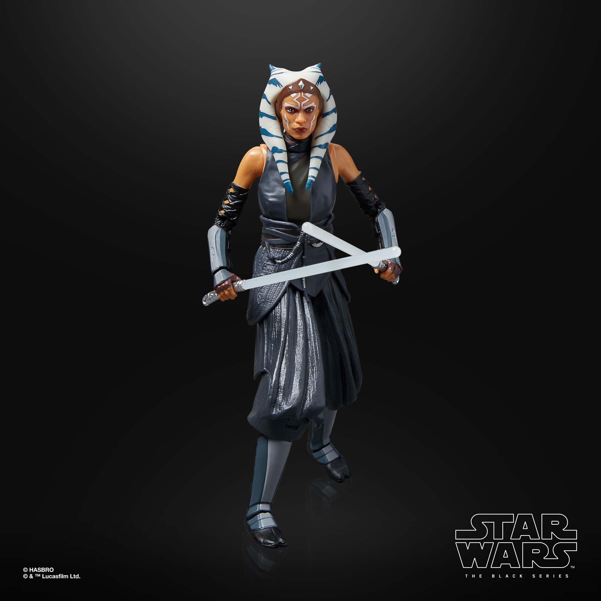 Star Wars The Black Series Ahsoka Tano figure articulation points for pose variety.