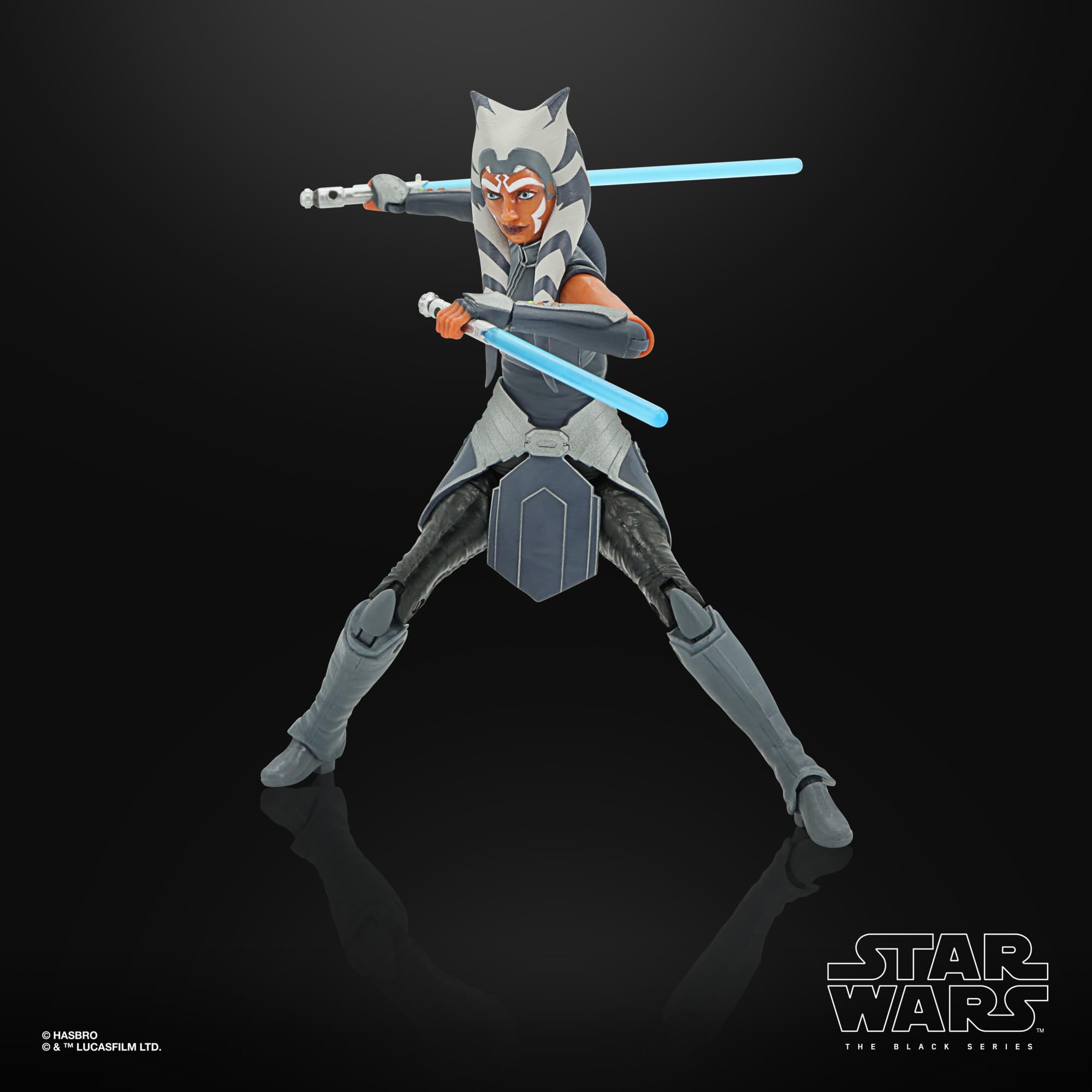 STAR WARS The Black Series Ahsoka Tano figure packaging is shelf-friendly.
