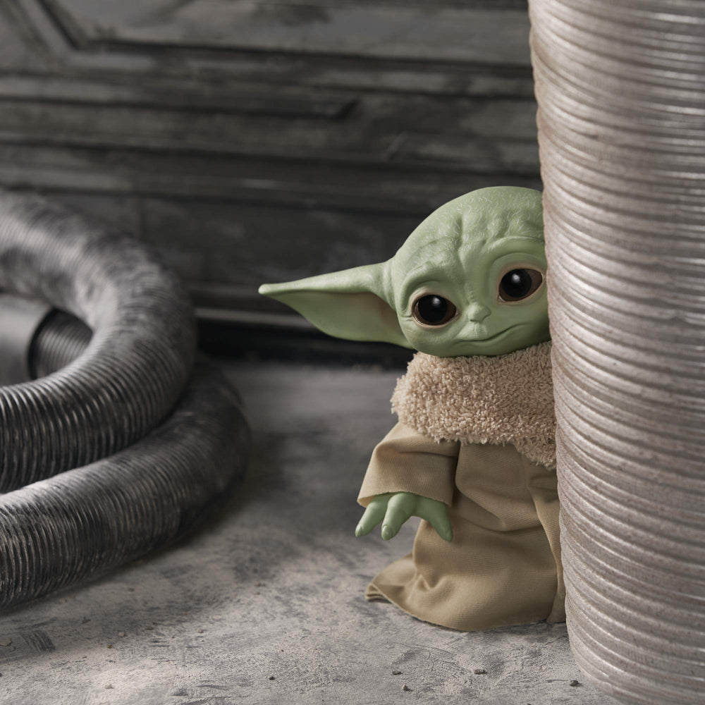 STAR WARS The Child plush toy with accessories for imaginative play.