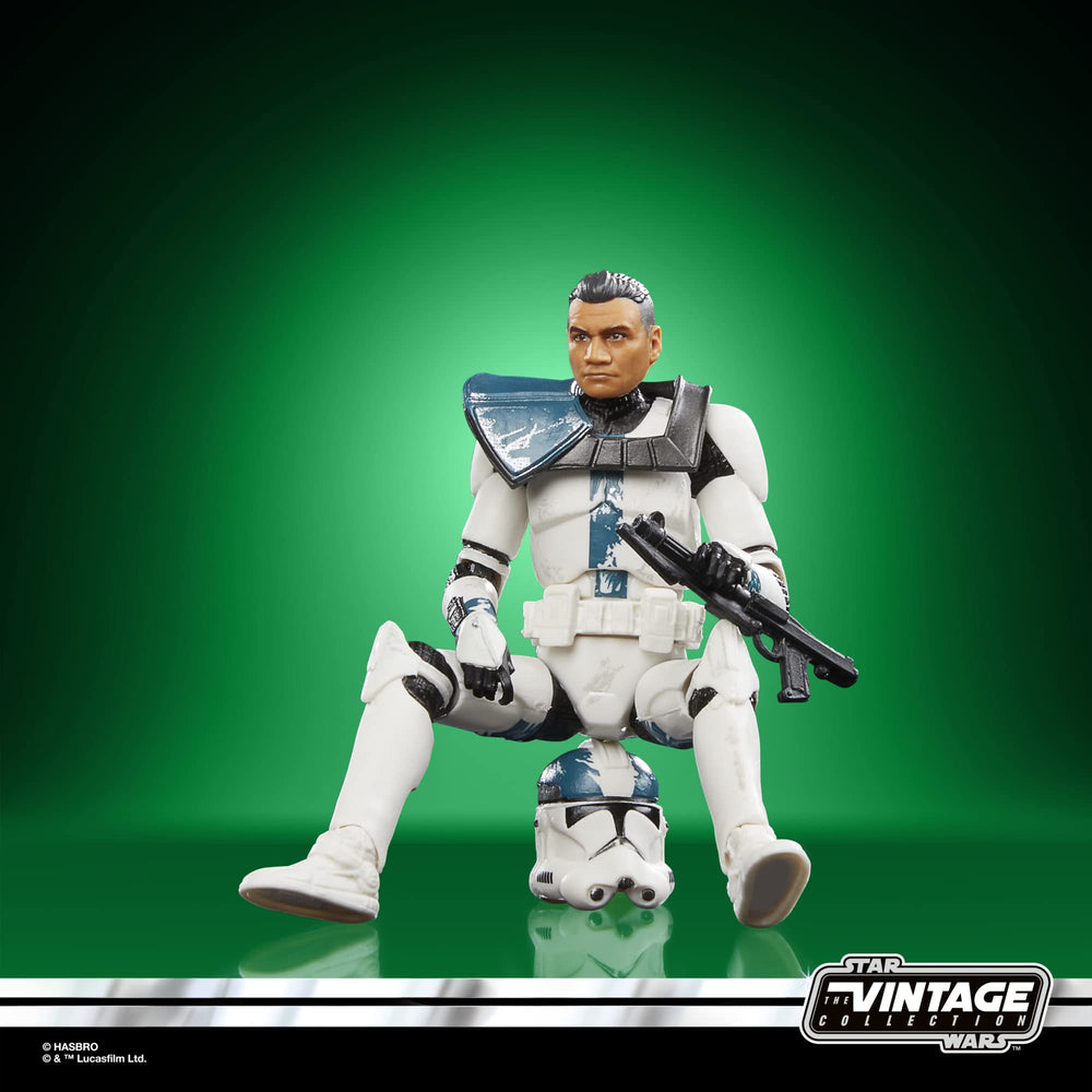 STAR WARS The Vintage Collection Howzer with removable helmet accessory for versatile display.
