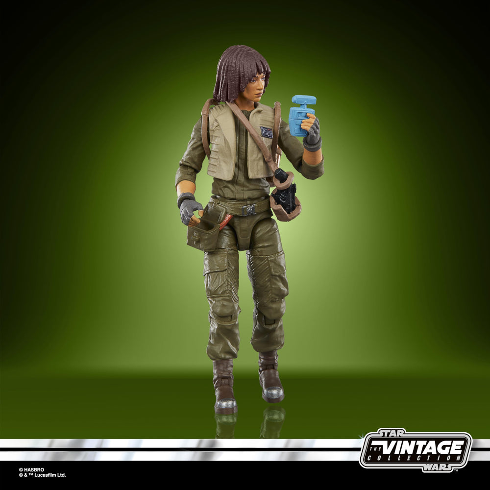 STAR WARS Osha Aniseya blaster accessory included for authentic play.