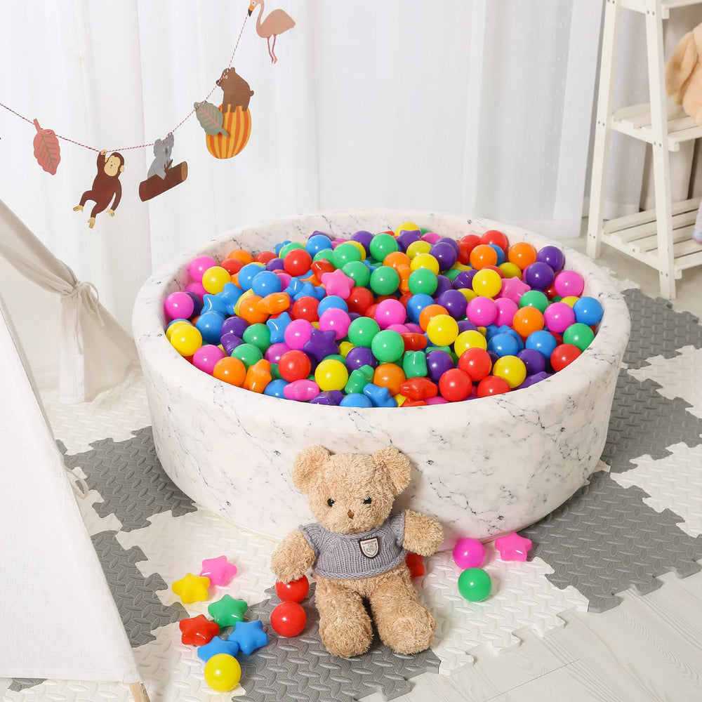 Stylish storage bag keeps all ocean balls neatly.