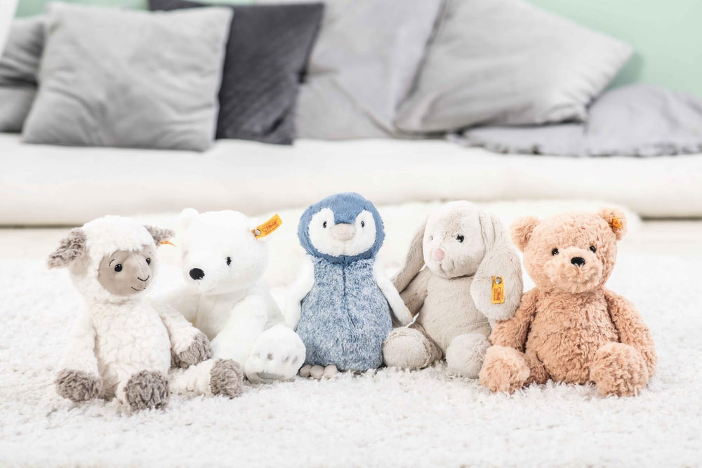 Steiff Lasse polar bear plush close-up shows soft fur for comforting hugs.