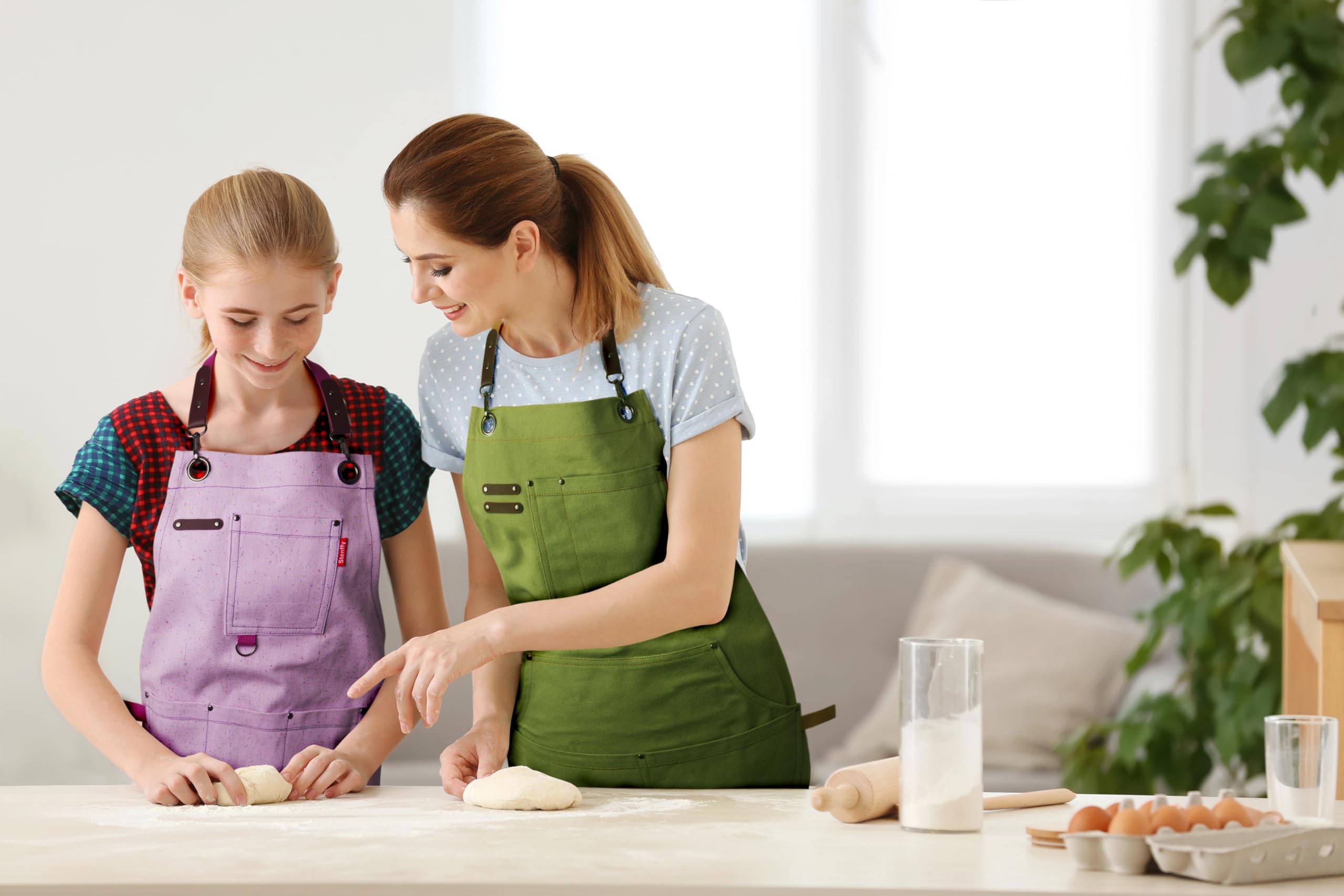 Stenffy Kids Art Apron easy to clean after messy projects.