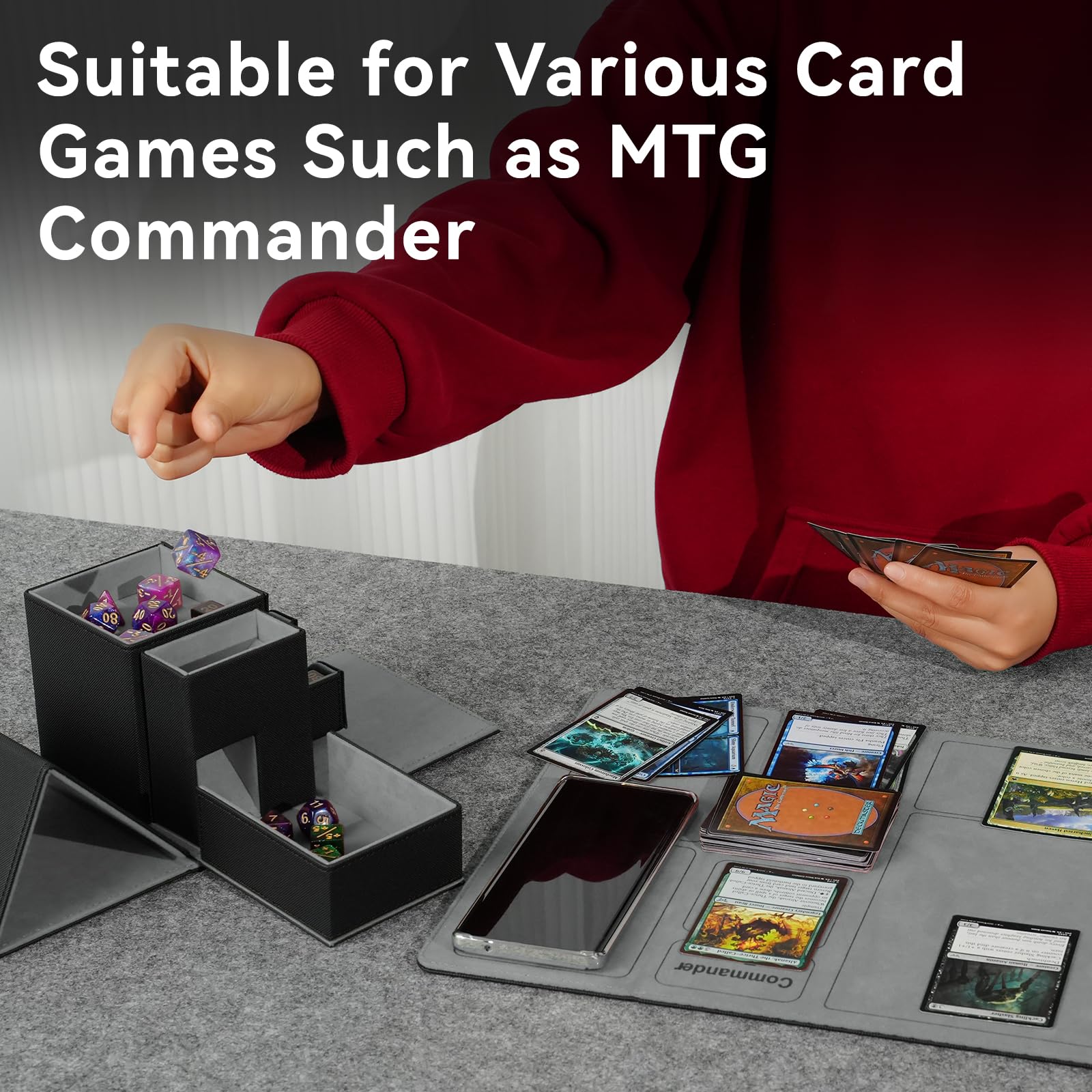 Stepane dice box magnet closure keeps the lid securely closed during transport.