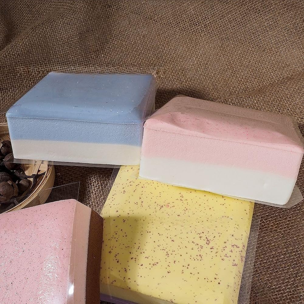 Sticky Bread slow rise squishy stress-relief action during work or study.