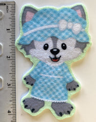 Story Time Felts zippered storage bag keeps precut pieces organized.