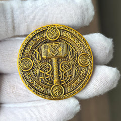Strugglejewelry Back runic inscriptions enrich cultural storytelling.