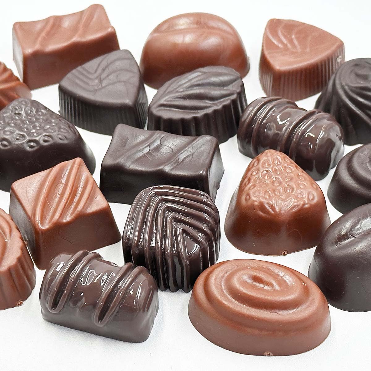 Suartus resin chocolates display props, reusable bright accents for decor