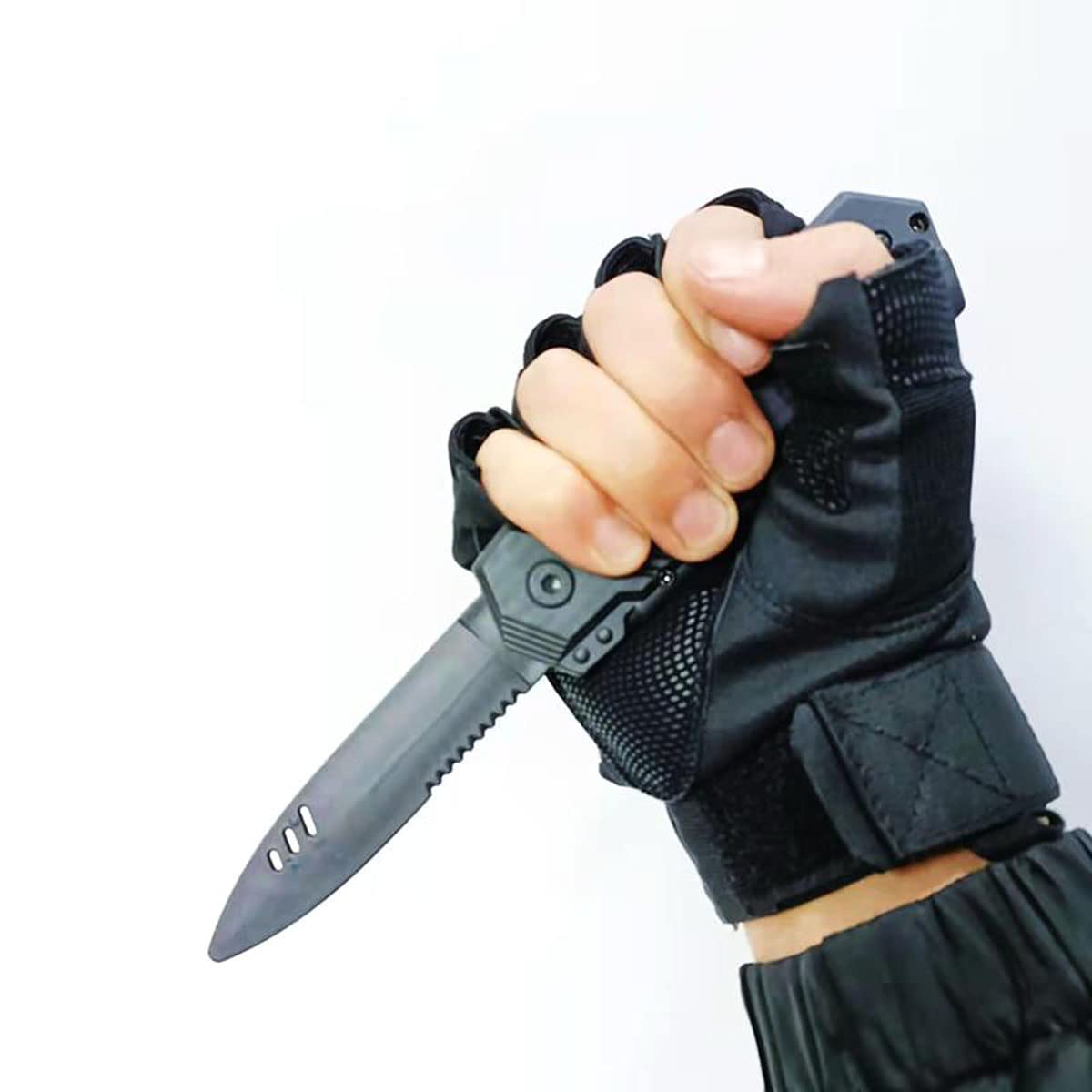 Sujosa illusion knife used for Halloween and cosplay scenes.