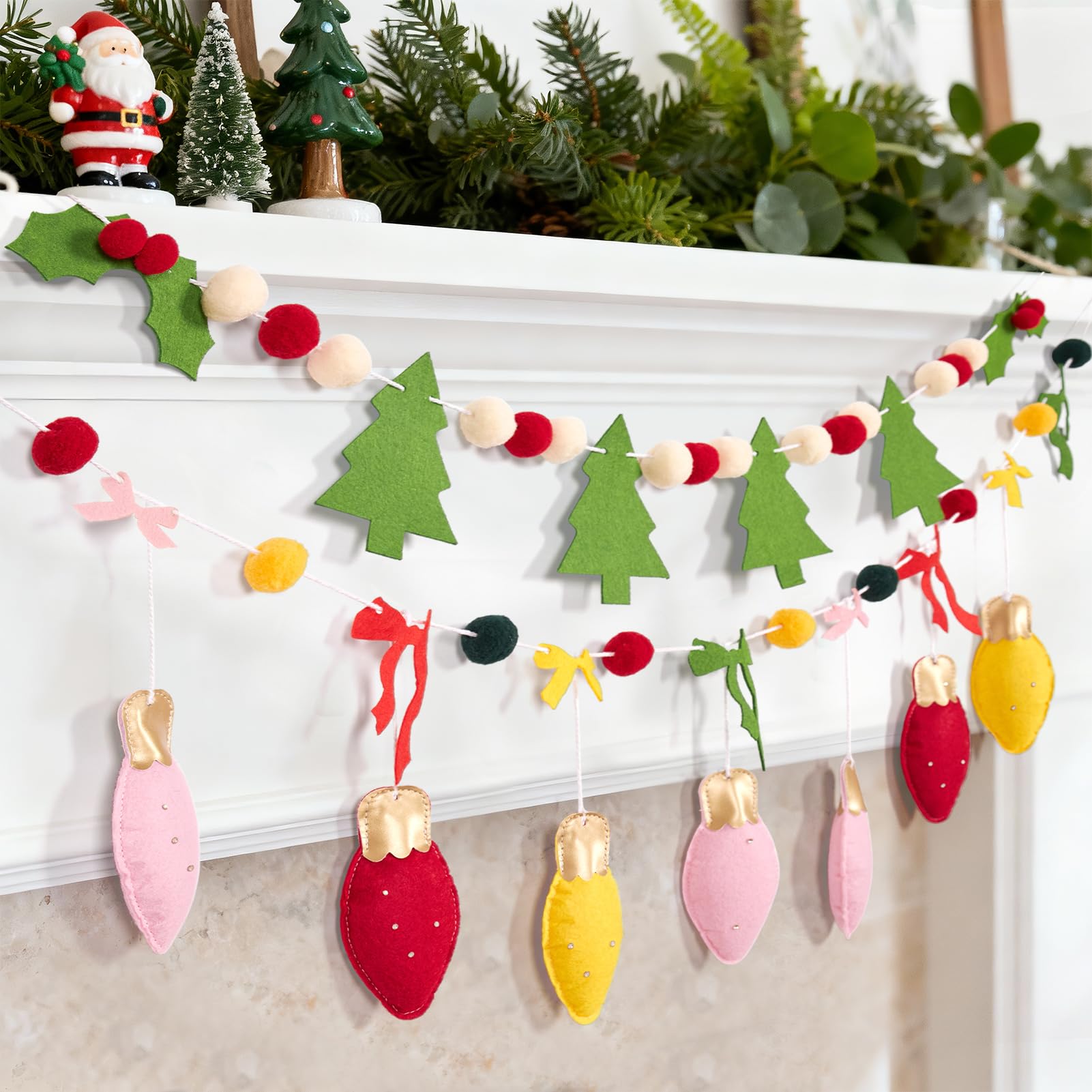 SUNBEAUTY pom-pom garland in red and green for festive indoor décor
