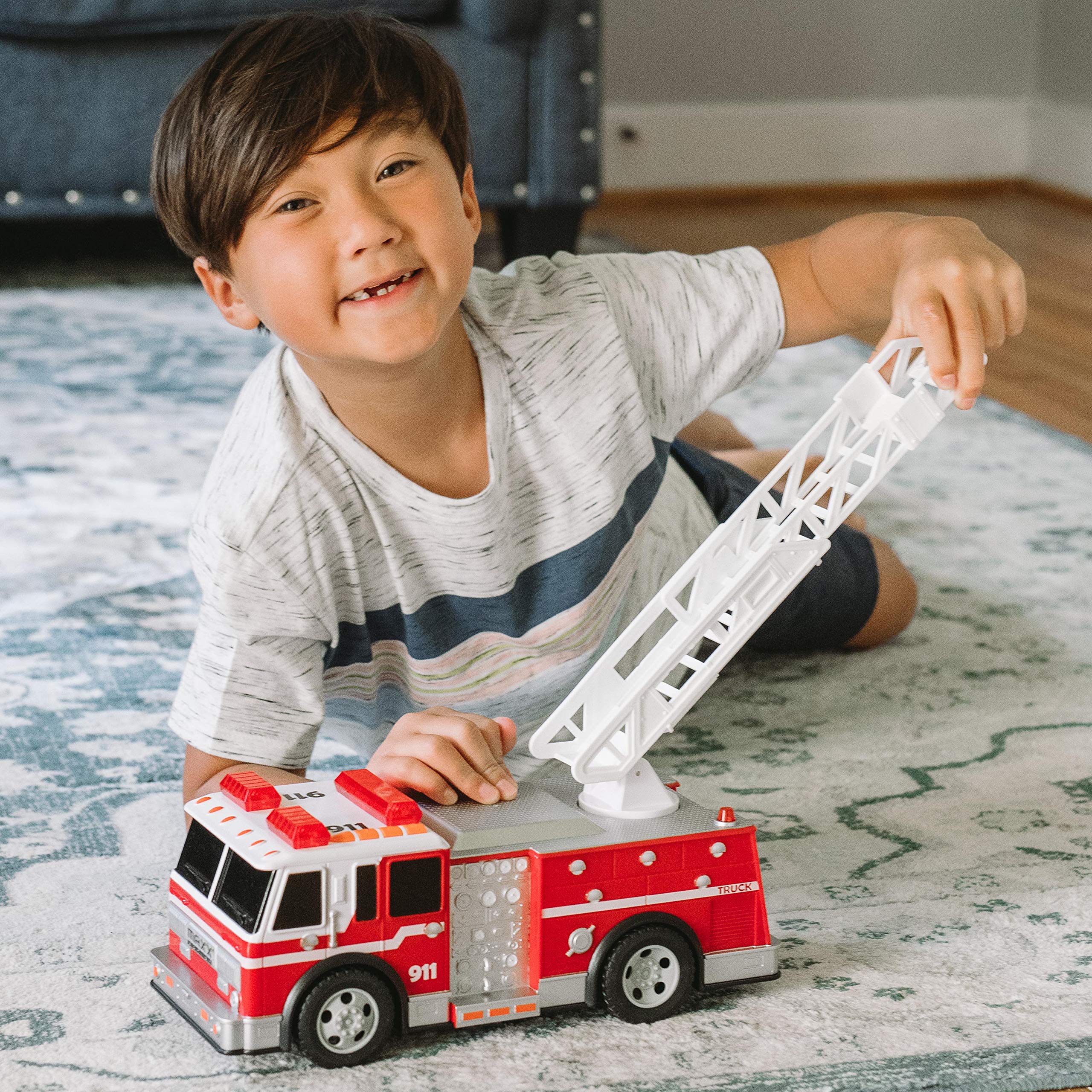 Sunny Days Entertainment Maxx Action fire-truck-front-view: durable, realistic styling.