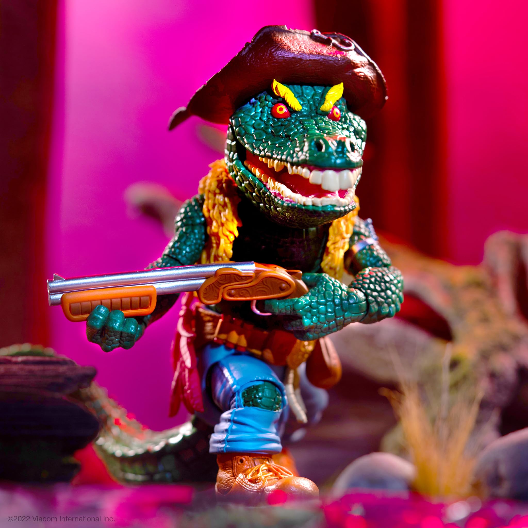 Leatherhead Jumbo Gumbo Belt and interchangeable hands enable versatile poses.
