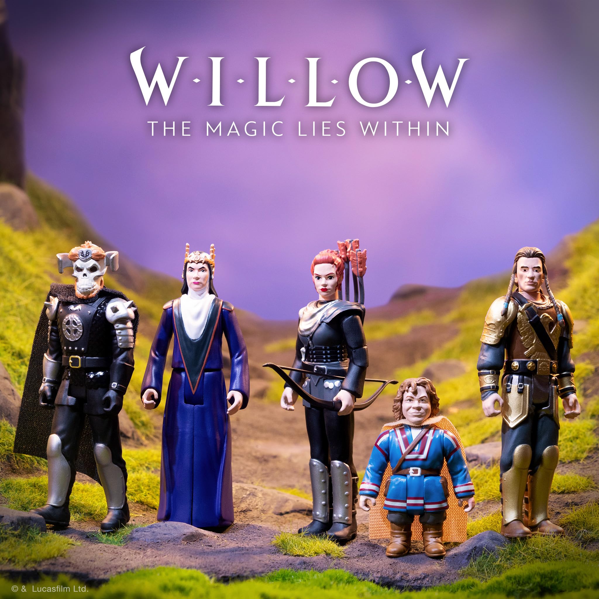 Super7 Willow Bavmorda accessories: crown and gown for scene recreation.