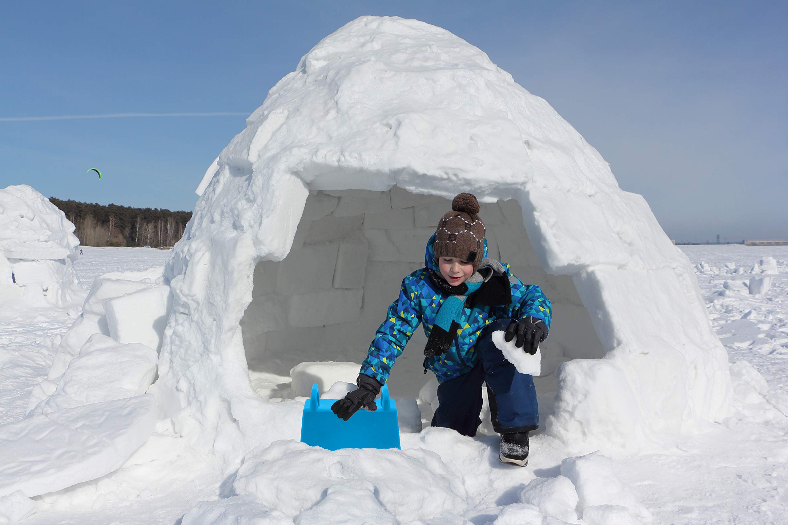 Superio Snow Brick Maker gift-ready set inspires creative building.