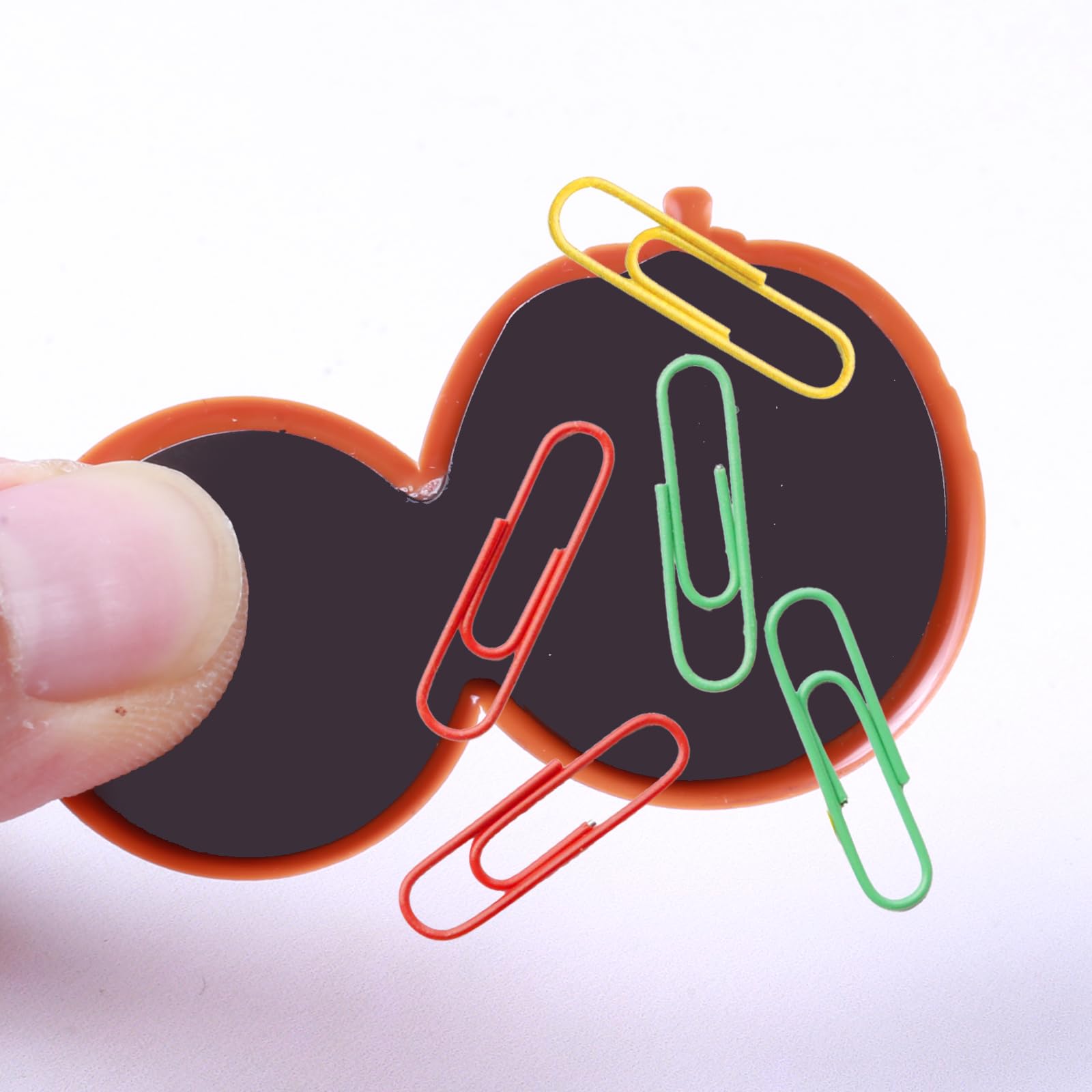 Supineedo Fridge Magnet Pear supports early vocabulary with playful fridge-based lessons.