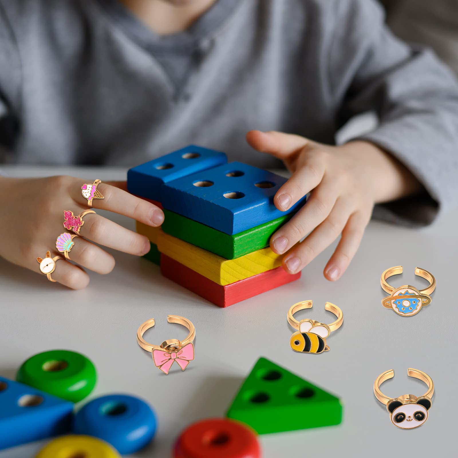 Sureio women mood ring set enhances style while offering subtle fidget-friendly versatility.