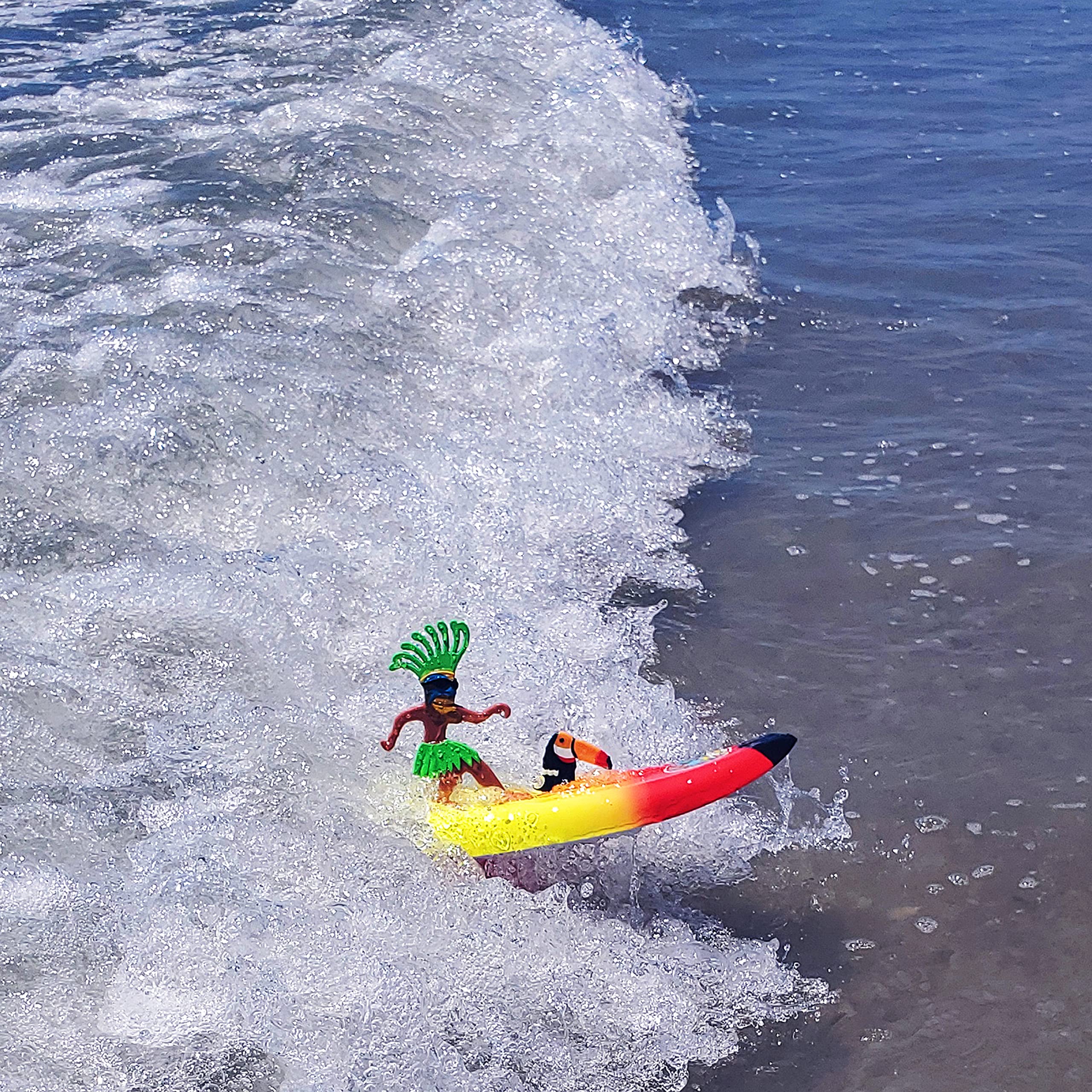 Surfer Dudes self-righting design helps resets after splashes and spins.