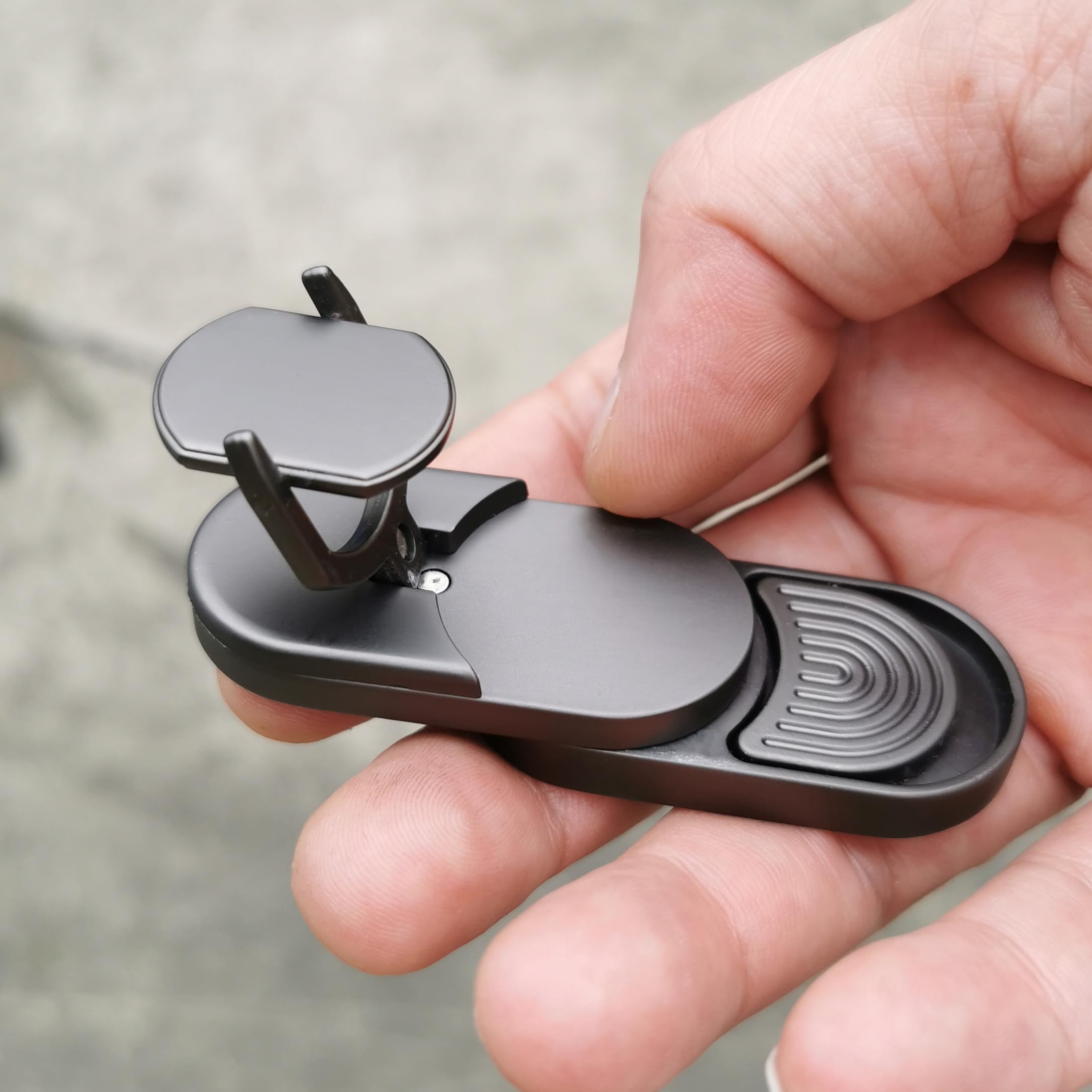 T-Conceal EDC sliders rotate smoothly for tactile engagement during breaks.