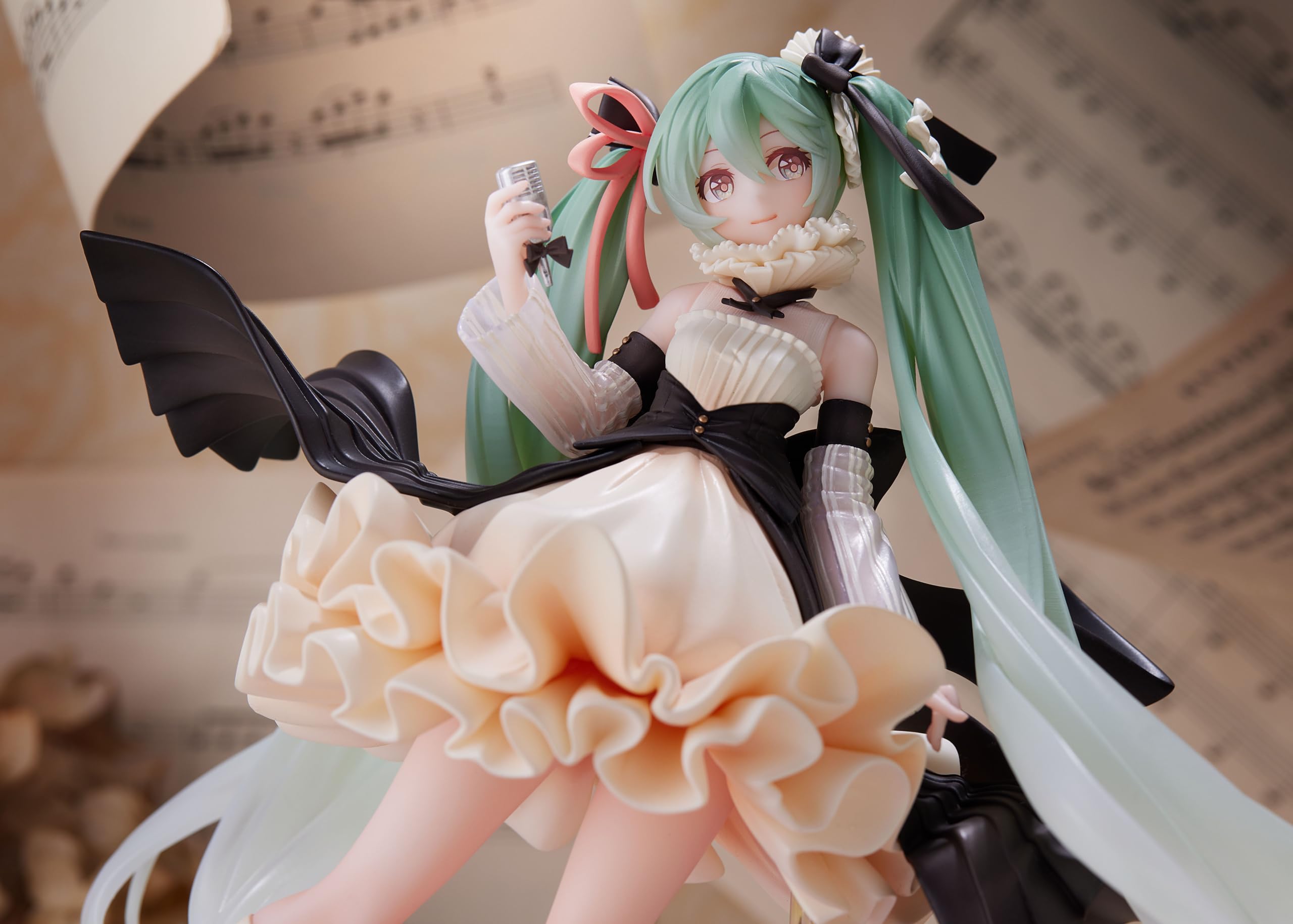 Taito Hatsune Miku AMP figure packaging display showcases official license