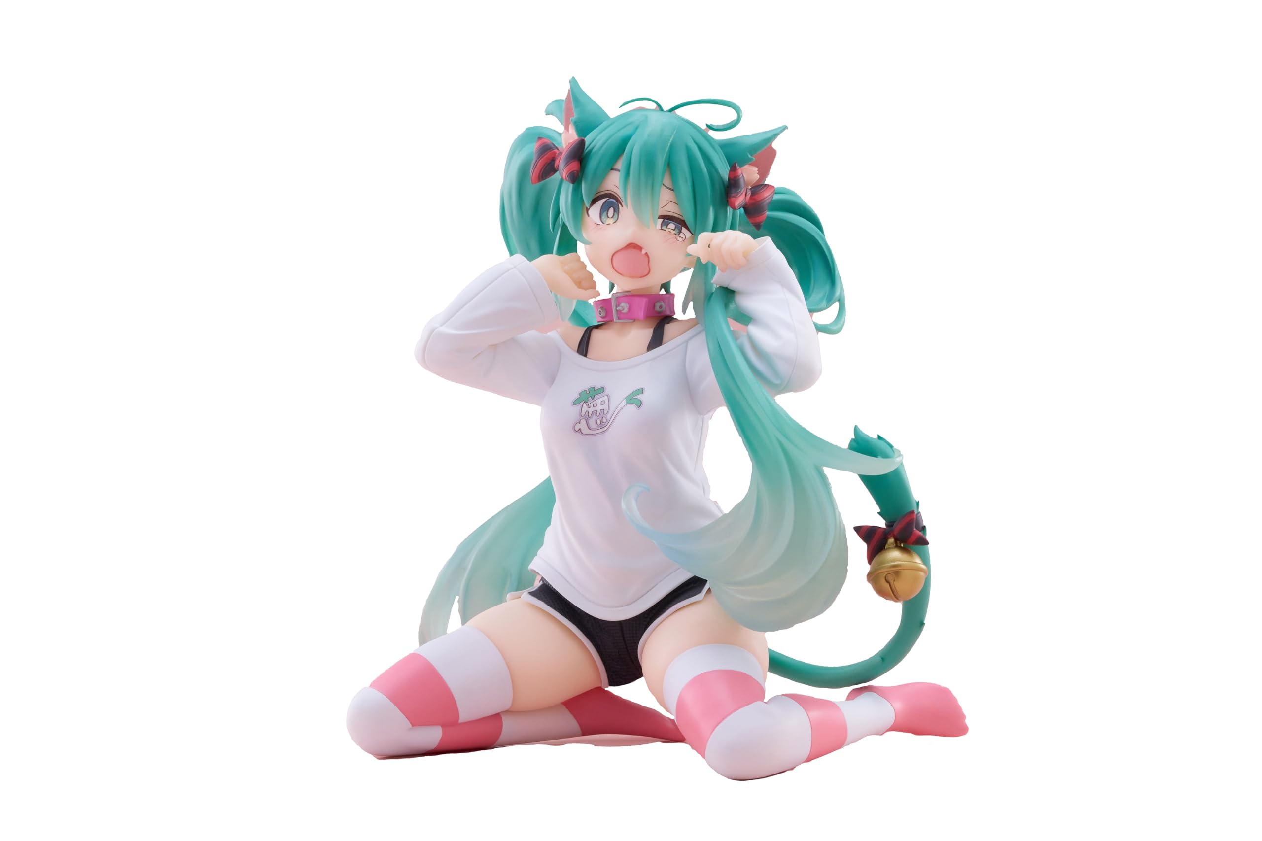 Taito Hatsune Miku desktop figure on display, ideal for collectors and desk accents.