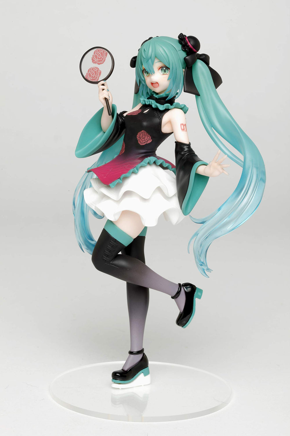 Taito Hatsune Miku Mandarin Dress ver packaging showcases collectible presentation