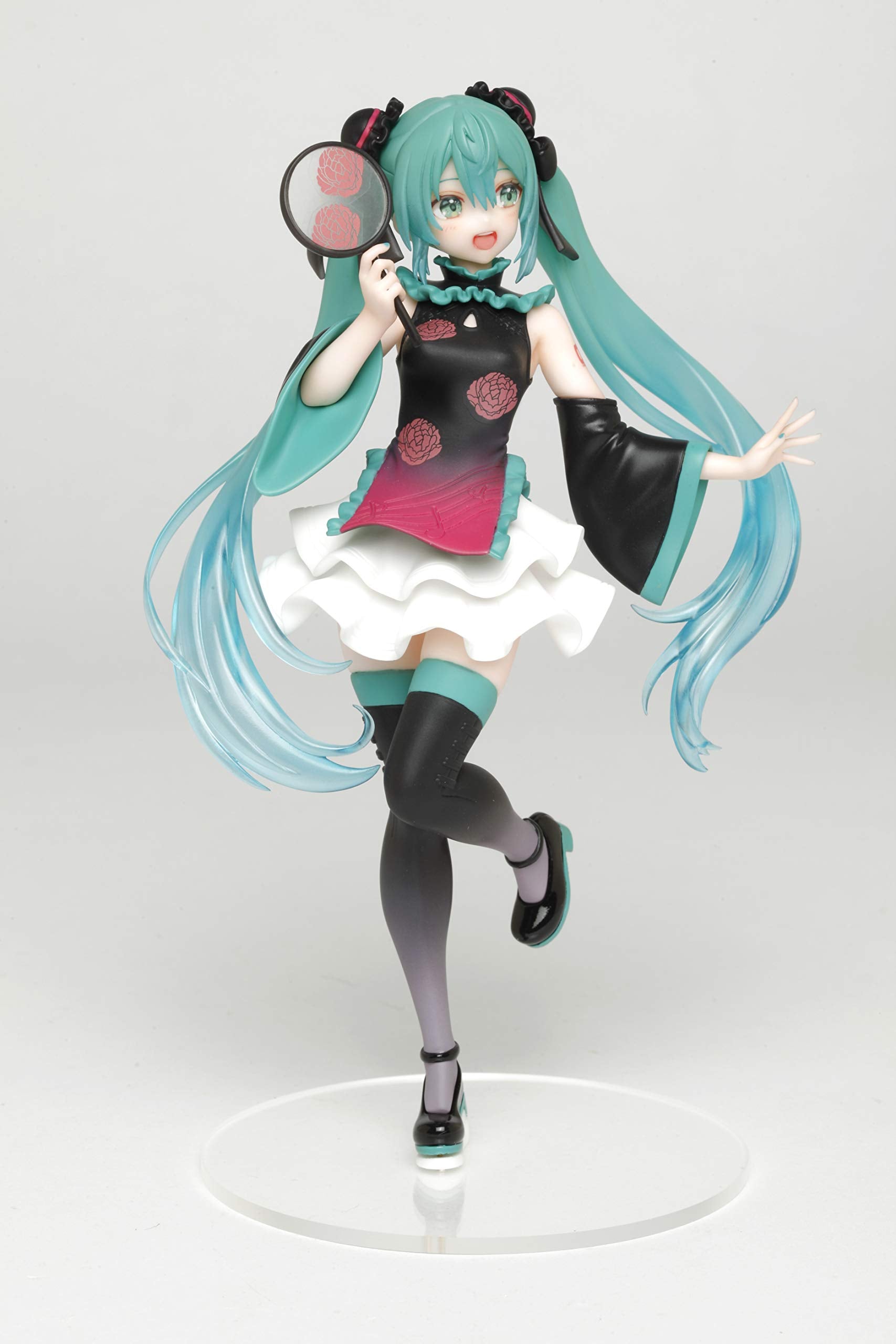 Taito Hatsune Miku Mandarin Dress ver pose shot enhances display variety