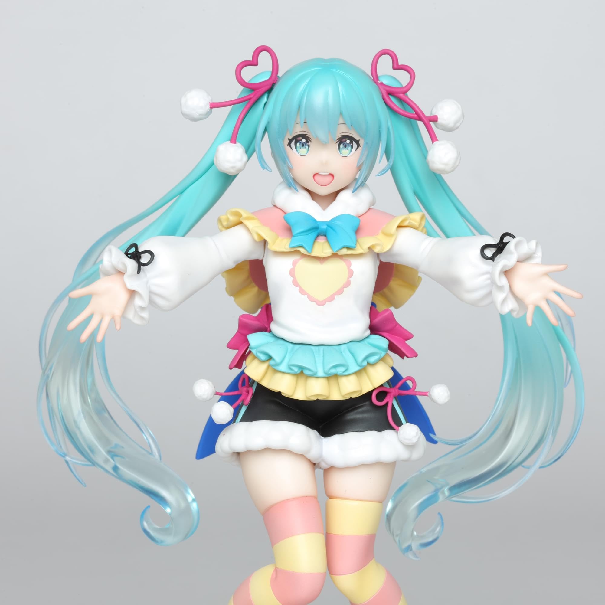 Taito Hatsune Miku Winter Image Version sculpture-inspired pose.