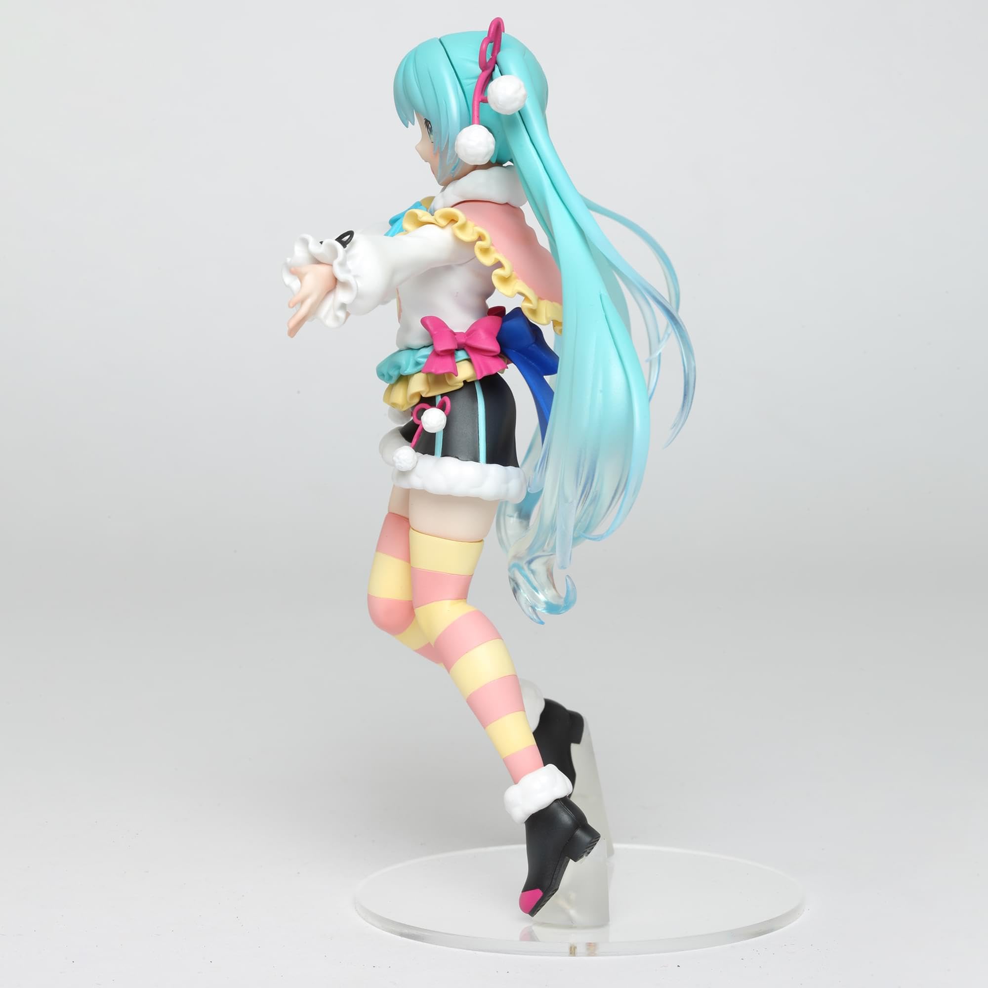Taito Hatsune Miku Winter Version close-up reveals design details.