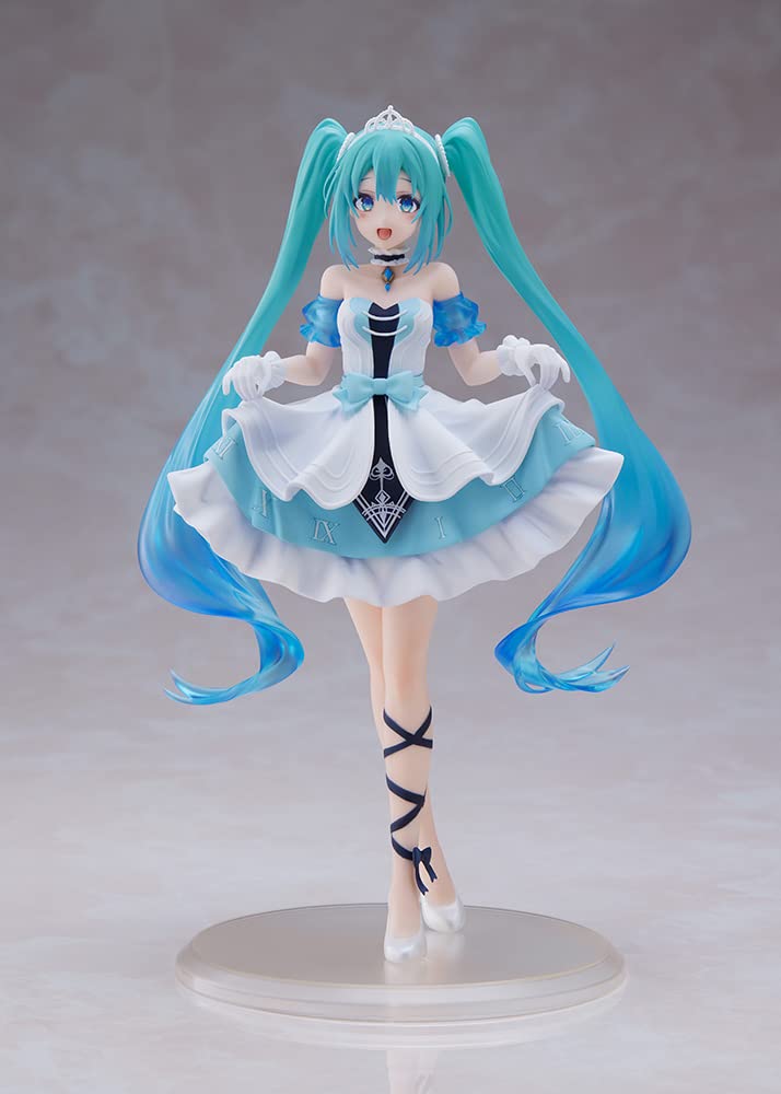 Taito Hatsune Miku Wonderland Cinderella figure in full view, perfect for display shelves