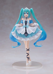 Taito Hatsune Miku Wonderland Cinderella figure in full view, perfect for display shelves