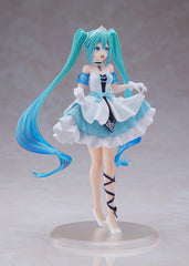 Taito Hatsune Miku Wonderland Cinderella pose suitable for collectible shelves