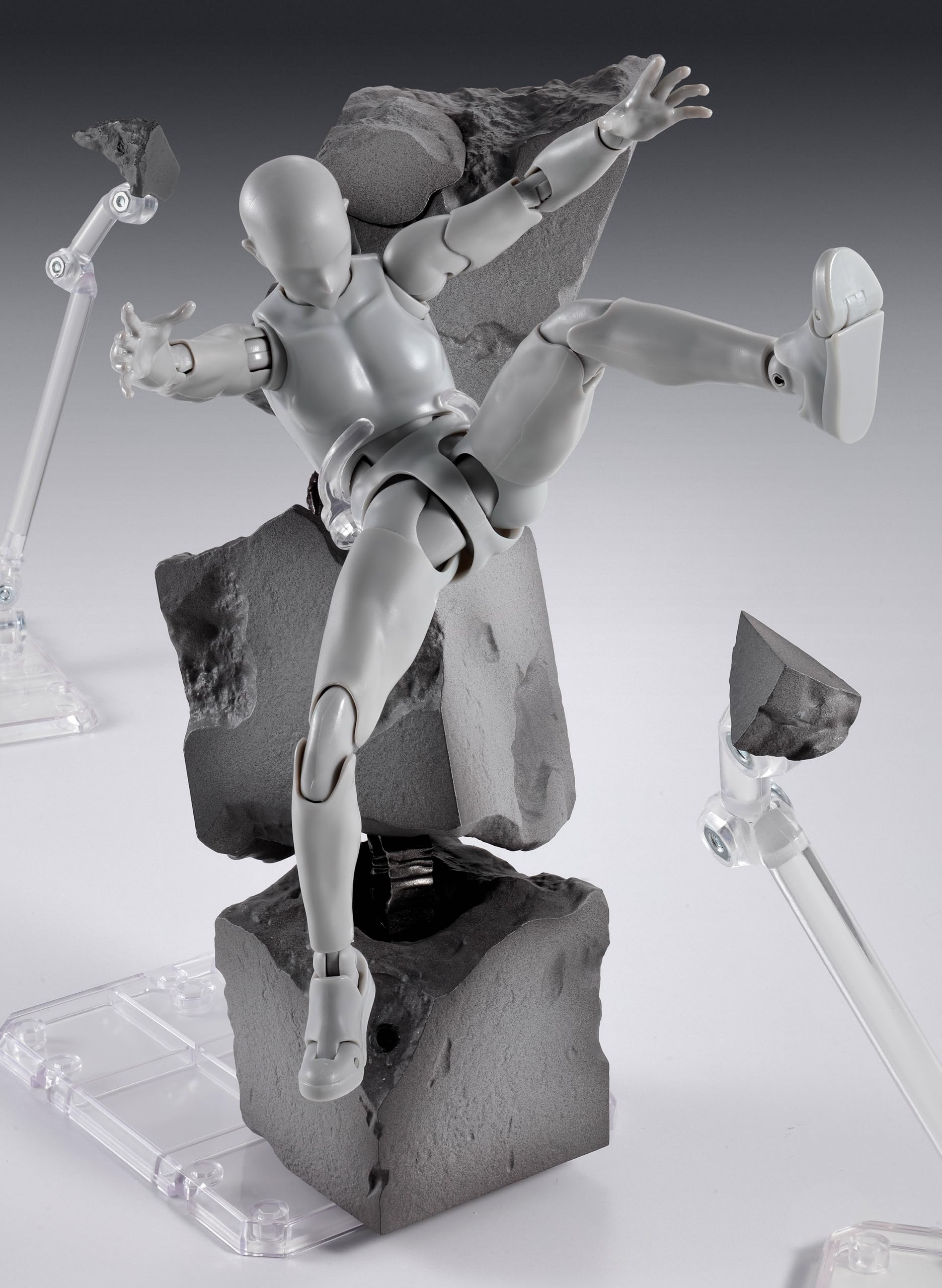 Concrete pillars and joints for versatile Tamashii Effect display setups.