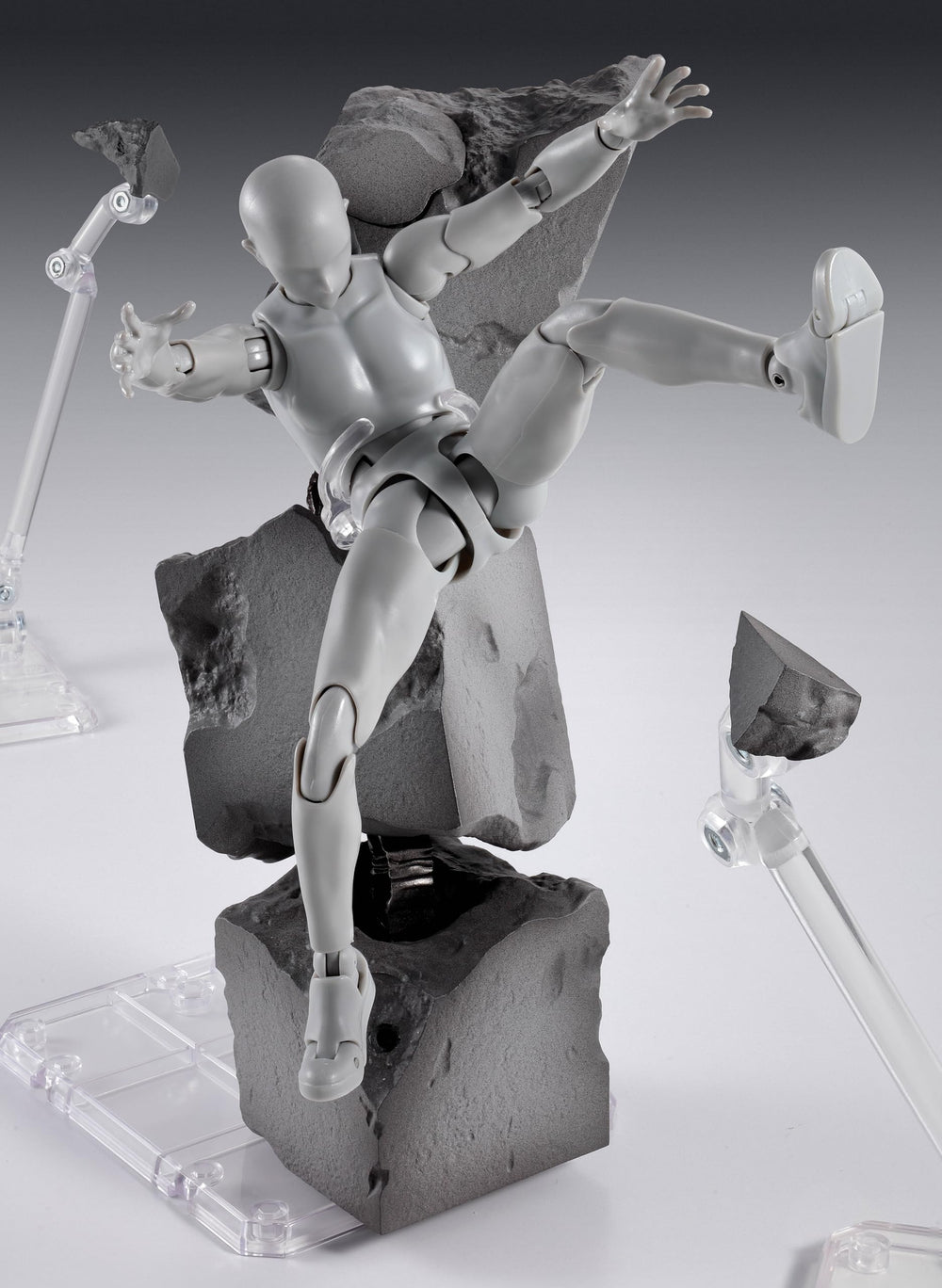 Concrete pillars and joints for versatile Tamashii Effect display setups.