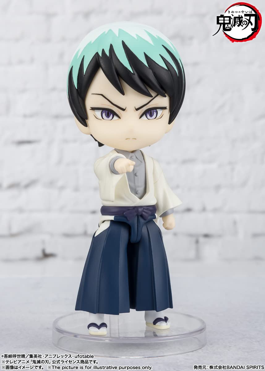 Yushiro Figuarts Mini optional right arm for pose variety.