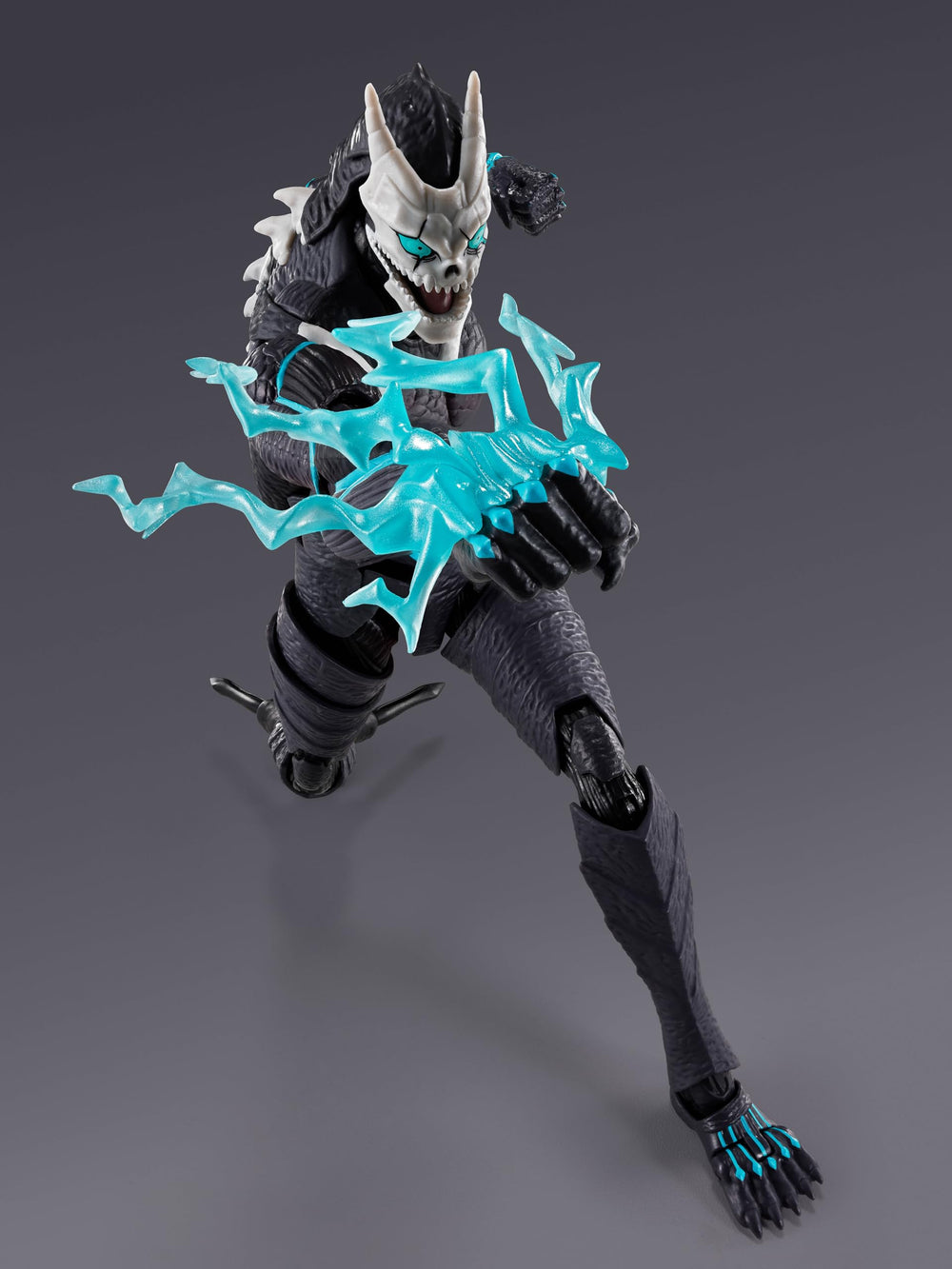 Bonus right wrist with effect enhances action moments for display variety on the Hibino figure