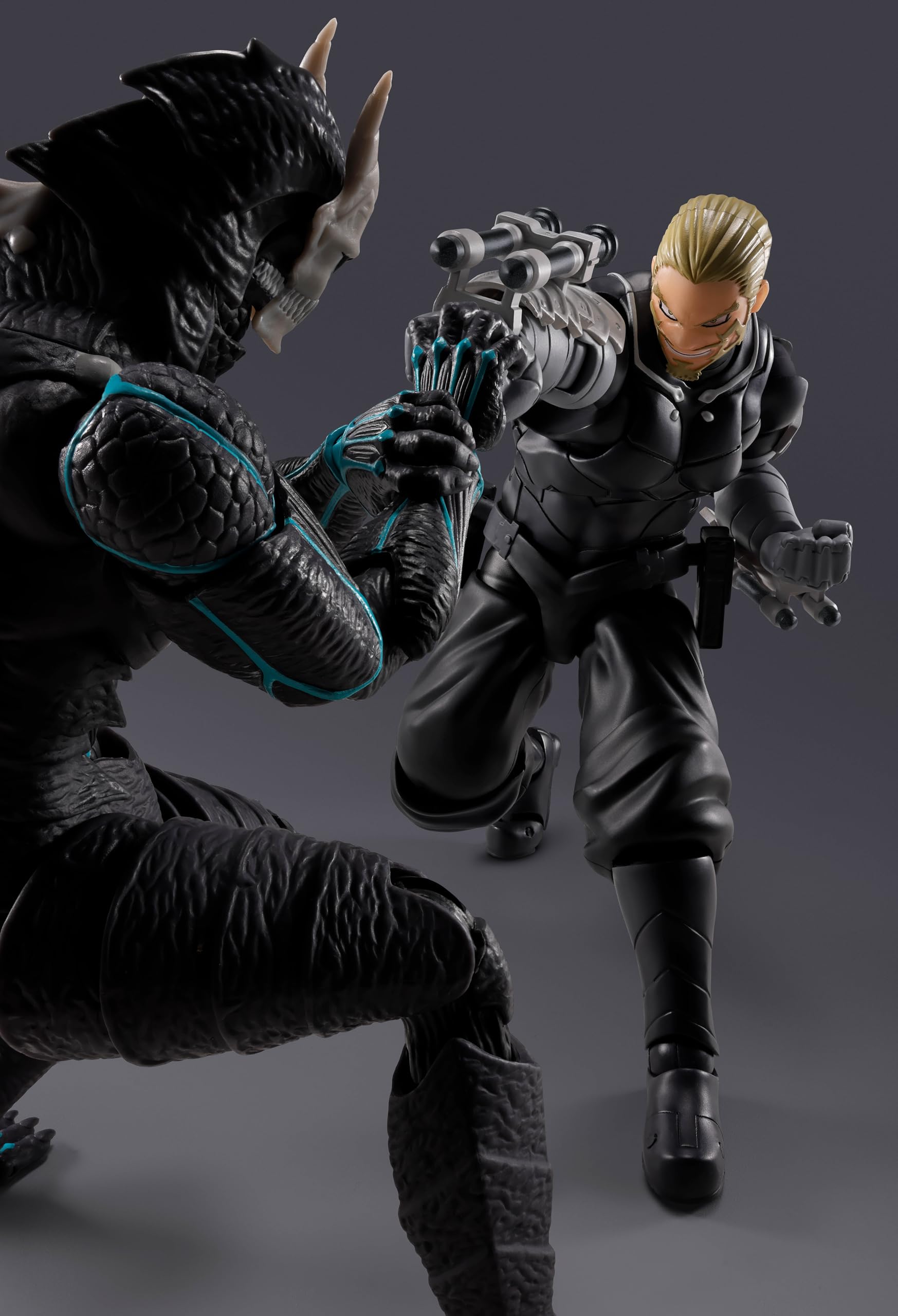 Tamashii Nations Kaiju No. 8 Isao Shinomiya S.H.Figuarts set contents with extra parts for action scenes.