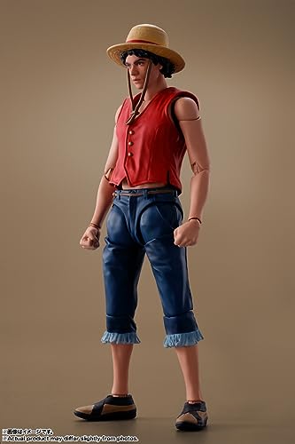Tamashii Nations Luffy SHFiguarts in dynamic pose for diorama photography