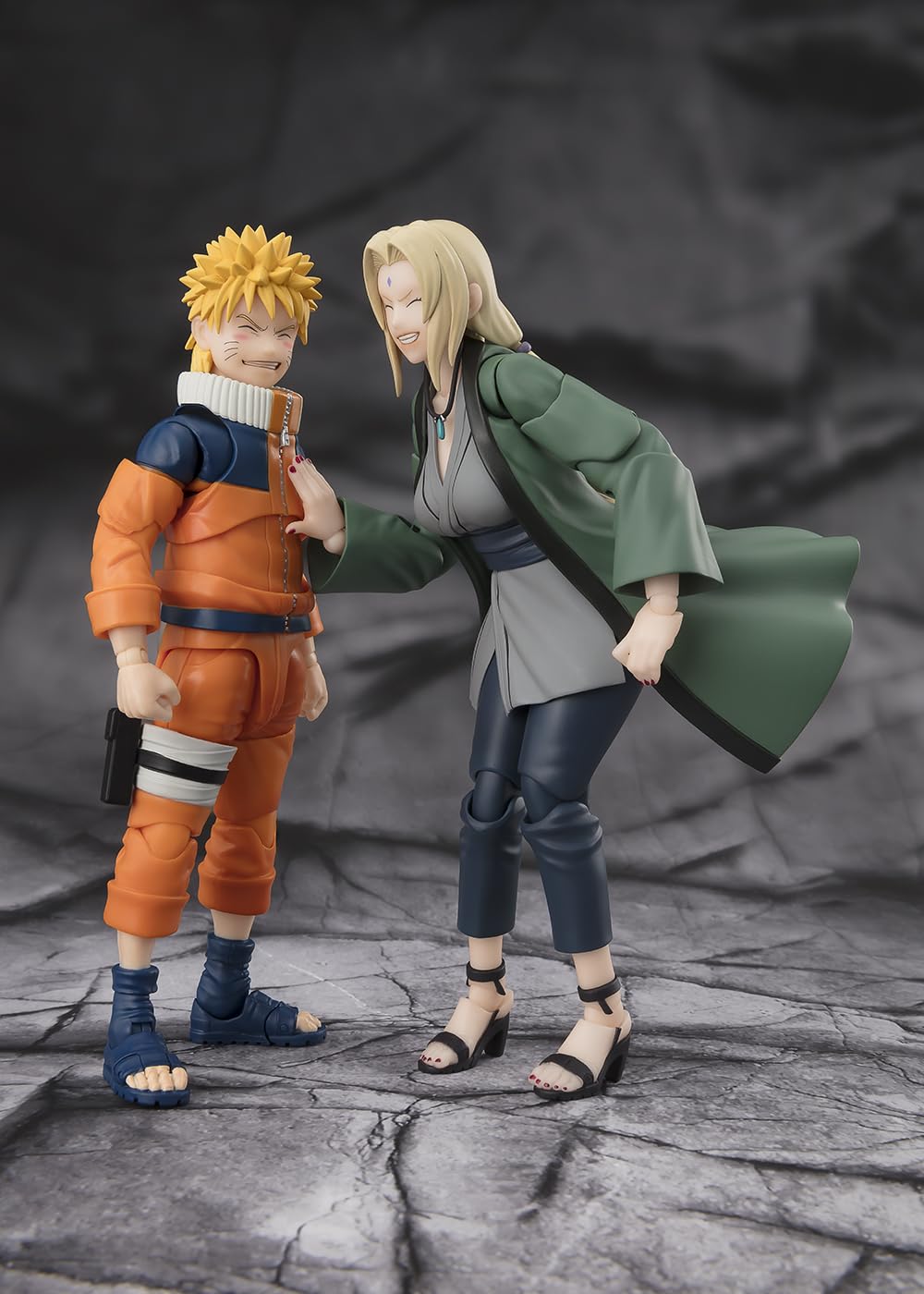 TAMASHII NATIONS Tsunade close-up showing articulation and paint details.