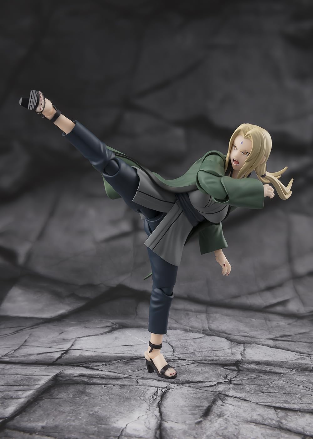 TAMASHII NATIONS Naruto bonus expression enhances Tsunade and Naruto scenes.