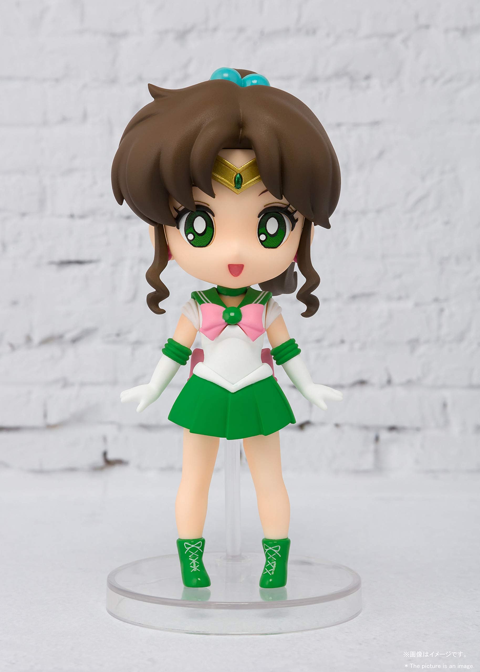 TAMASHII NATIONS Sailor Jupiter Figuarts Mini in dynamic pose offers versatile display options.