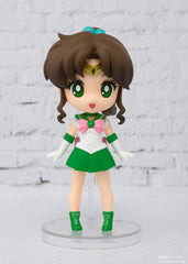 TAMASHII NATIONS Sailor Jupiter Figuarts Mini in dynamic pose offers versatile display options.