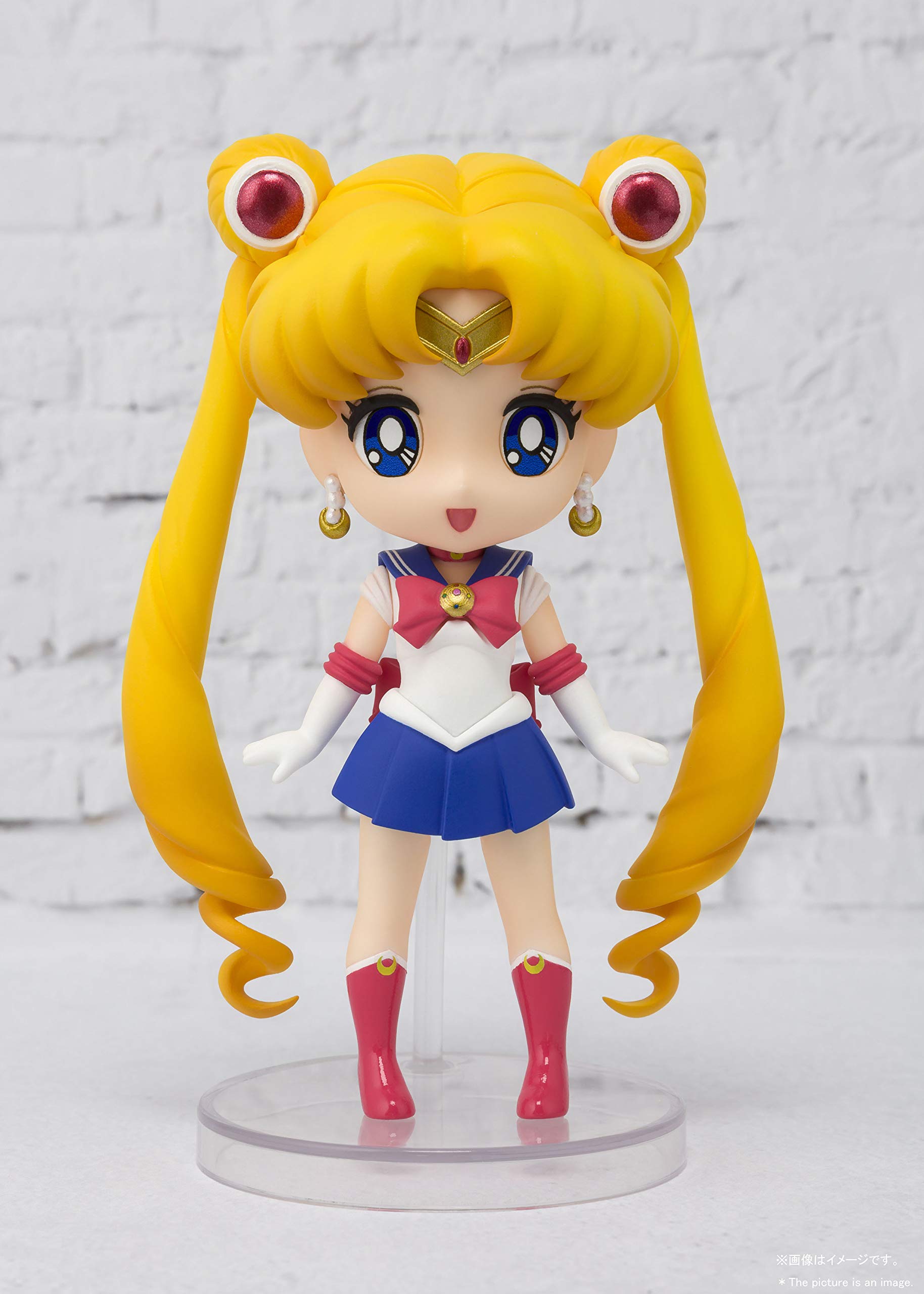 Included hands for expressive poses with Sailor Moon mini figure