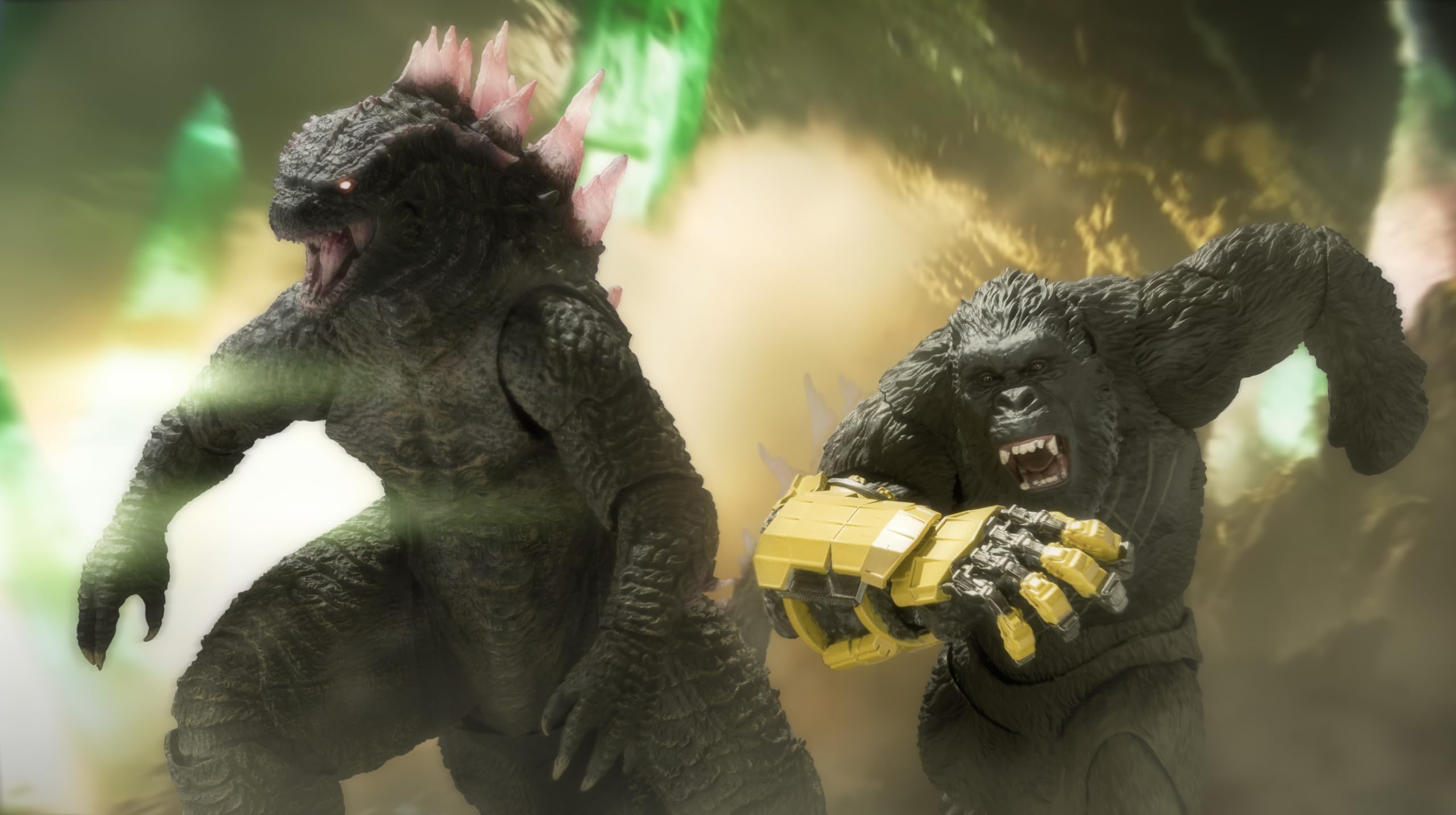 Kong BEAST glove accessory attaches to Kong for dramatic cross-figure scenes.