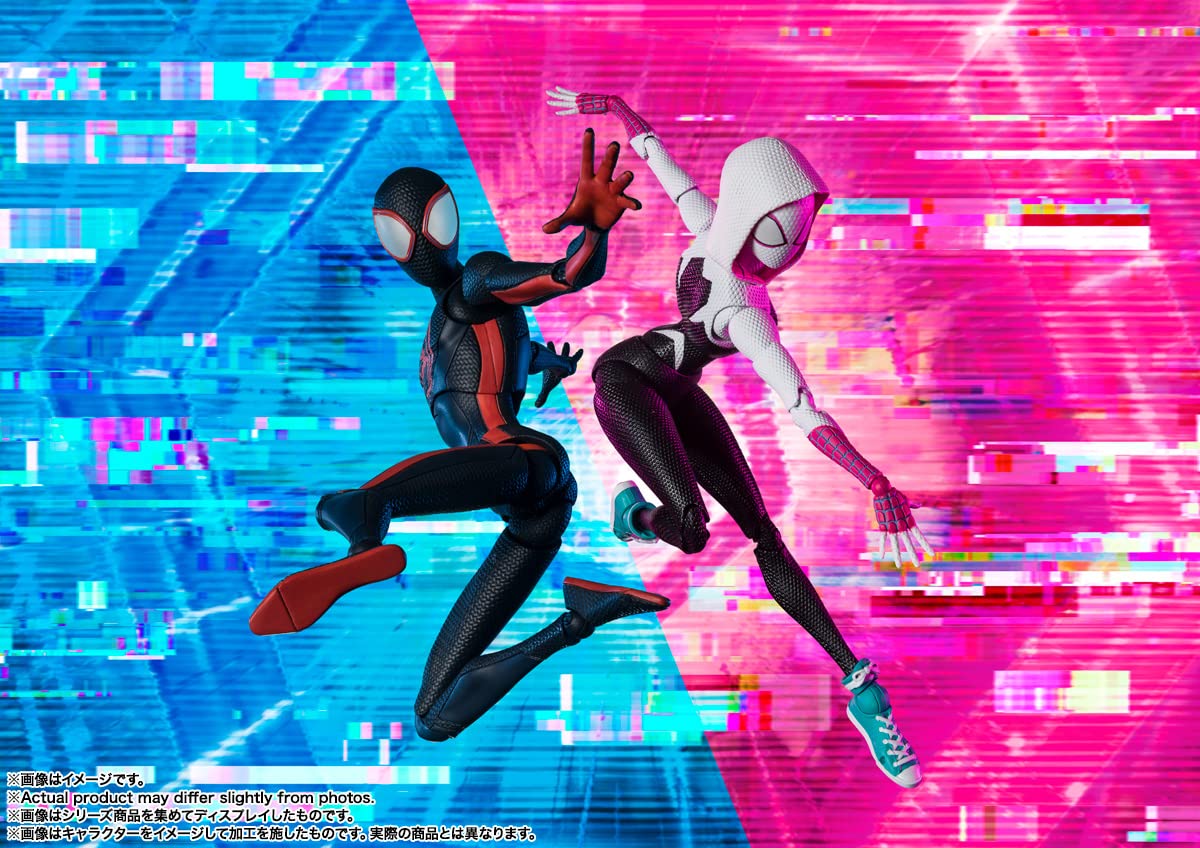 Two heads offer alternate expressions for Spider-Gwen.